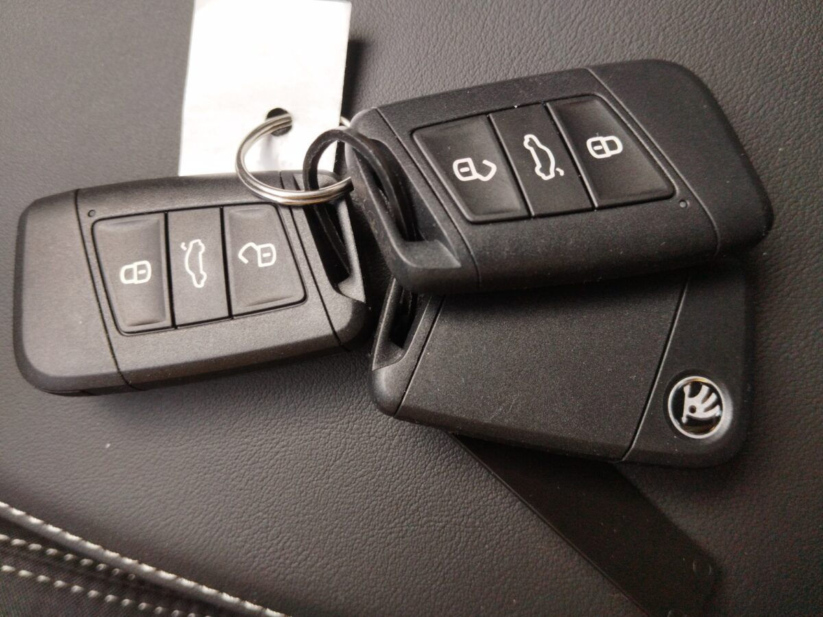 Skoda Karoq 1.5 TSI Sportline DSG 4xSHZ*ACC*AHK*AUT*LM – Bild 29