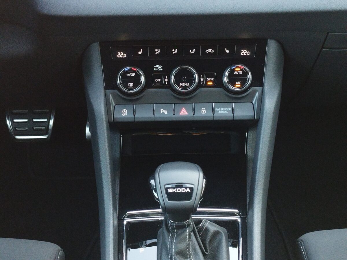 Skoda Karoq 1.5 TSI Sportline DSG Matrix*2xKlima*ACC – Bild 14