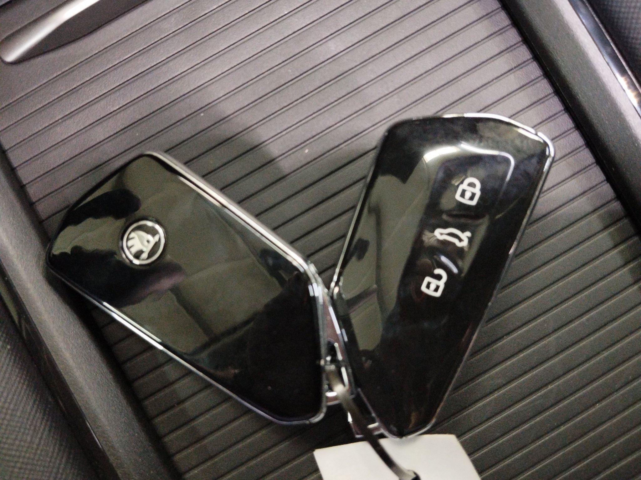 Skoda Kodiaq 2.0 TDI Selection DSG *ACC*AHK*AUT*HUD*LED – Bild 29