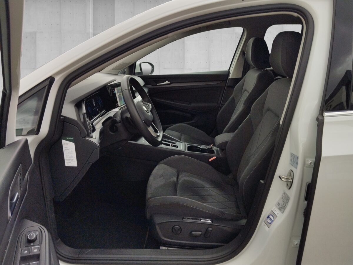 VW Golf VIII 2.0 TDI Style DSG ACC*AHK*AUT*DynLicht – Bild 7