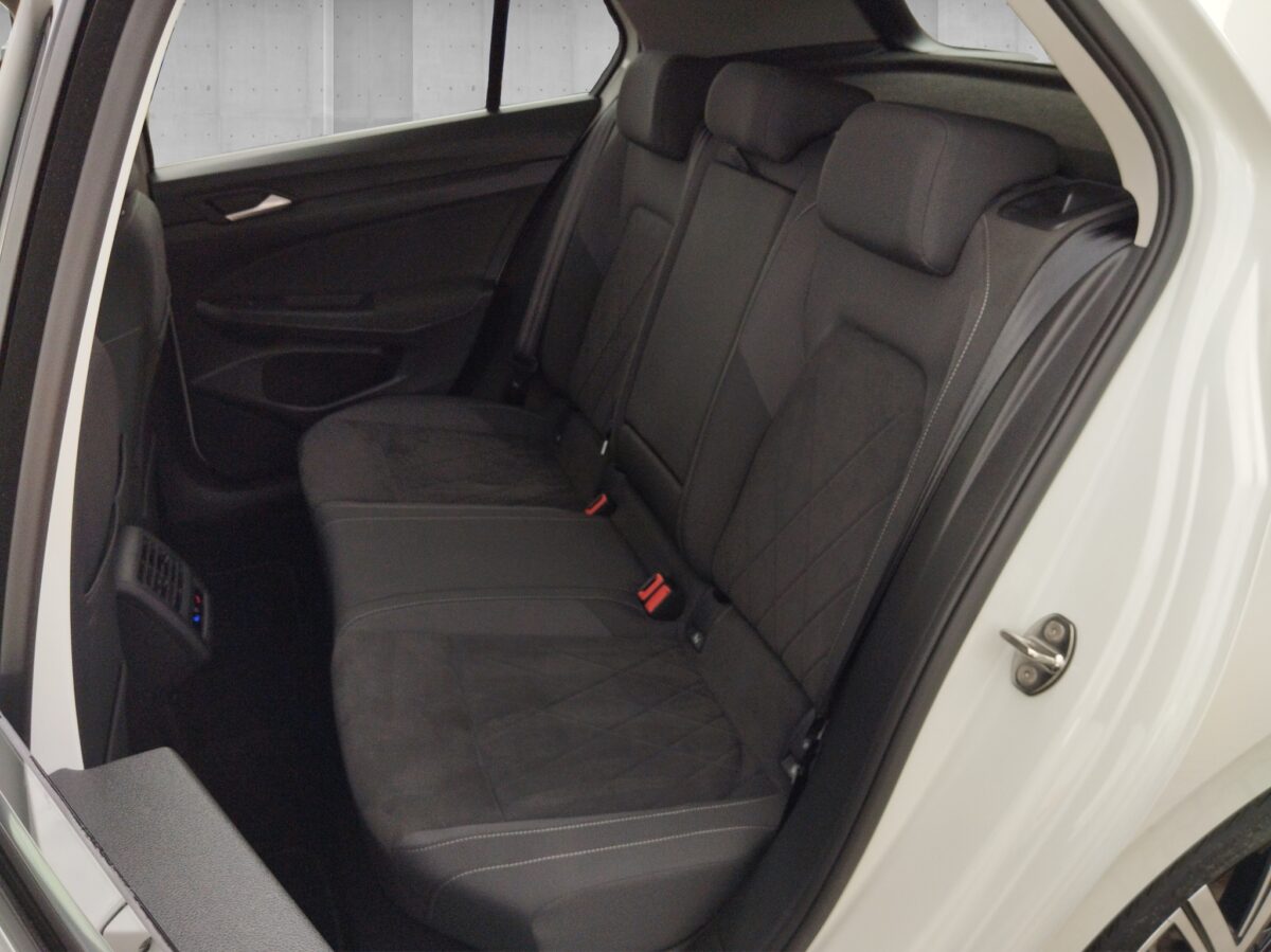 VW Golf VIII 2.0 TDI Style DSG ACC*AHK*AUT*DynLicht – Bild 9