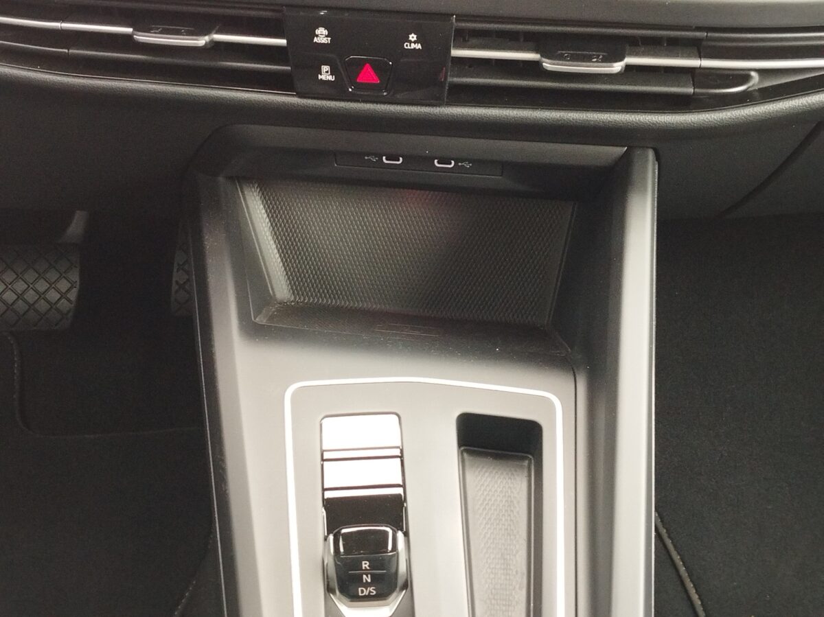 VW Golf VIII 2.0 TDI Style DSG ACC*AHK*AUT*DynLicht – Bild 14