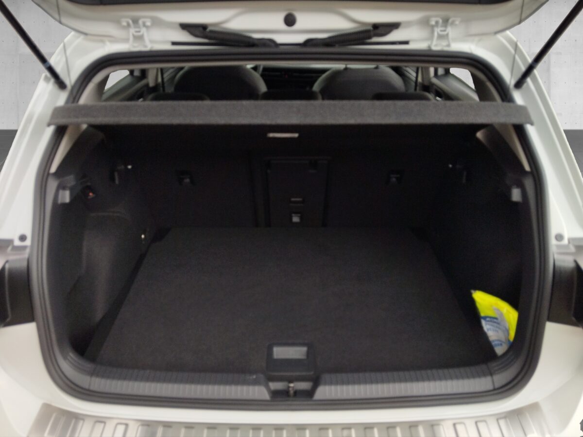 VW Golf VIII 2.0 TDI Style DSG ACC*AHK*AUT*DynLicht – Bild 17