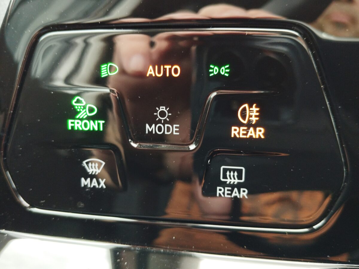 VW Golf VIII 2.0 TDI Style DSG ACC*AHK*AUT*DynLicht – Bild 28