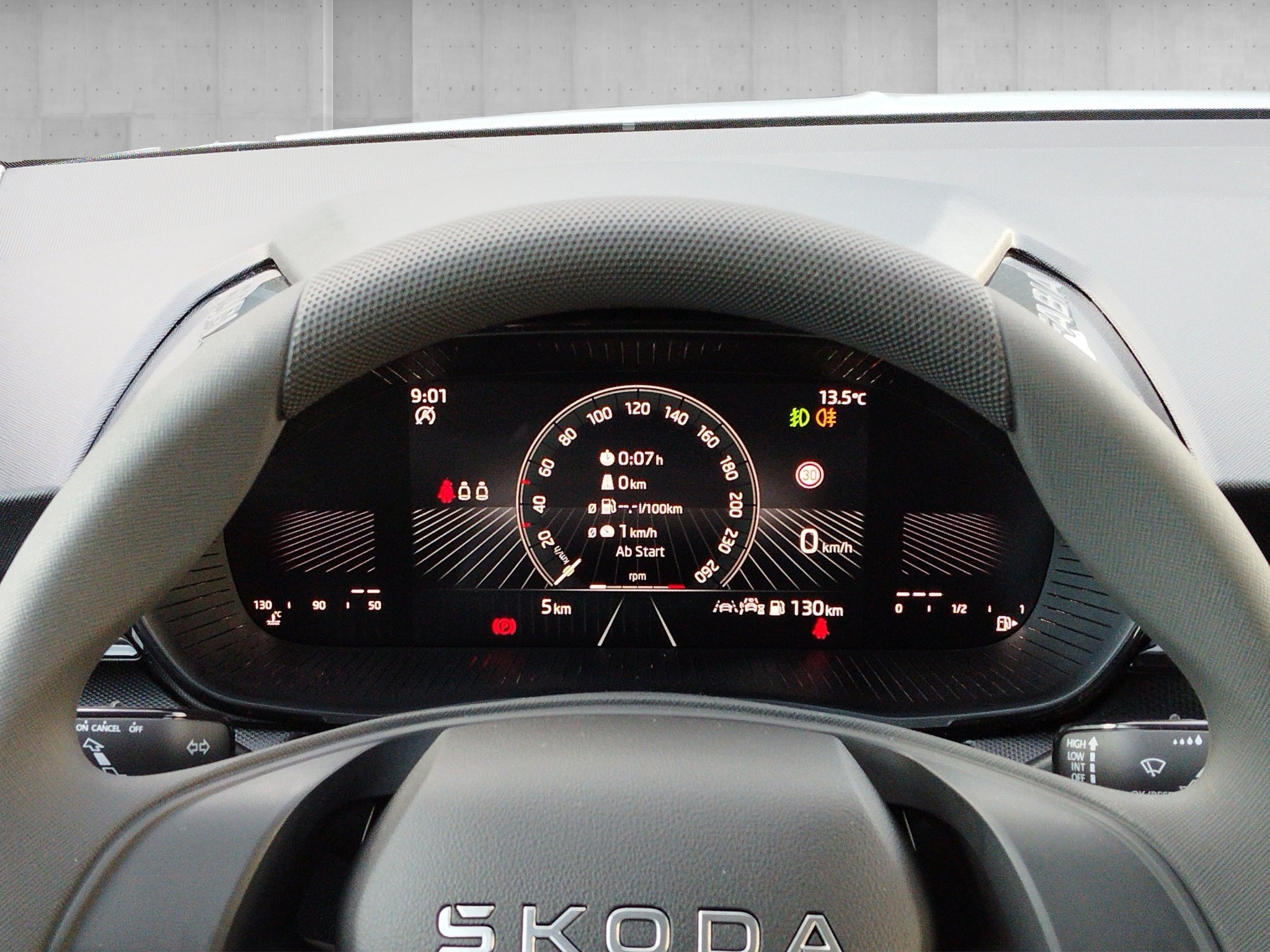 Skoda Fabia 1.0 TSI Essence *LED*LM*PDC*SHZ*SpurH* – Bild 11