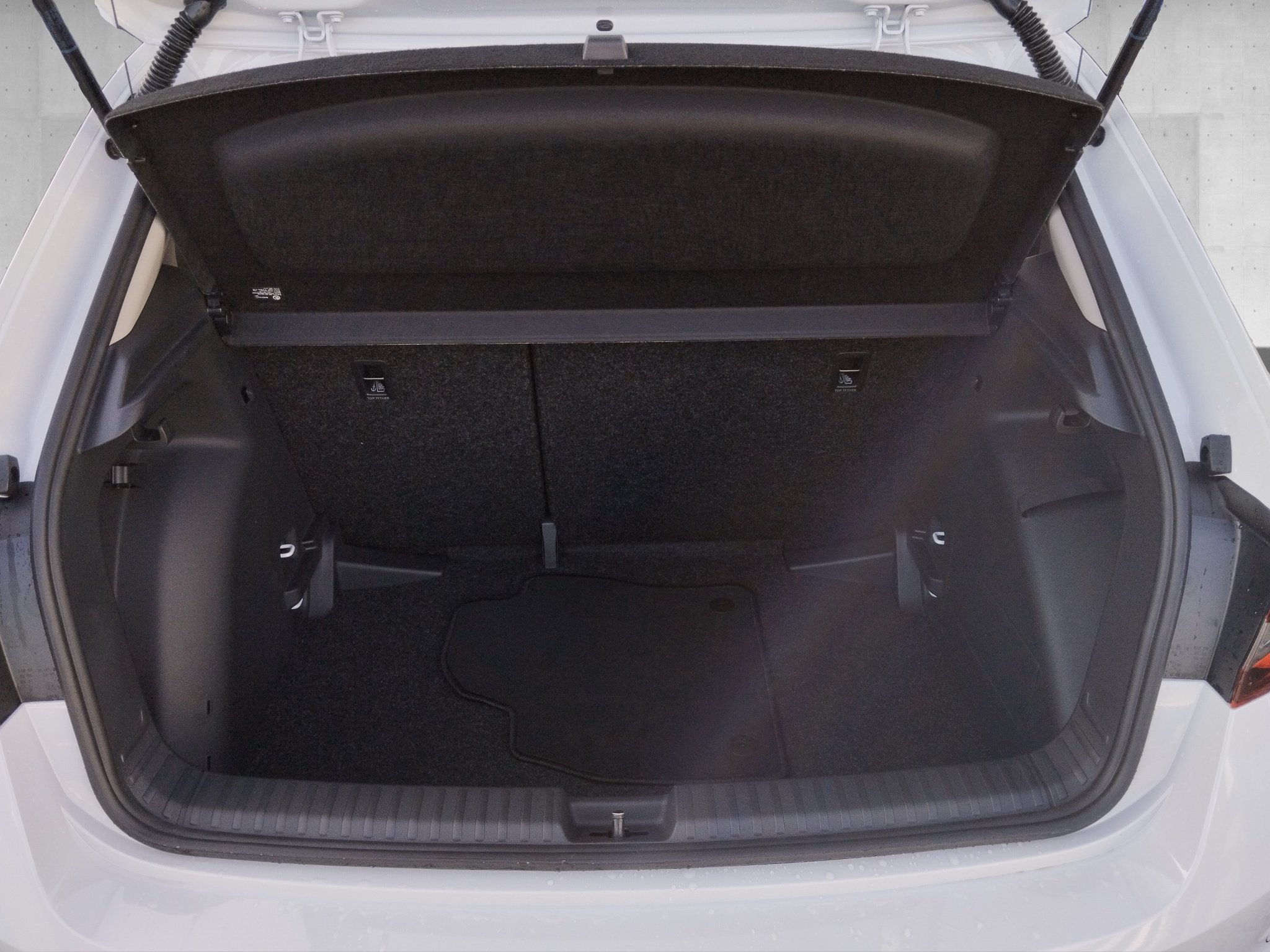 Skoda Fabia 1.0 TSI Essence *LED*LM*PDC*SHZ*SpurH* – Bild 17