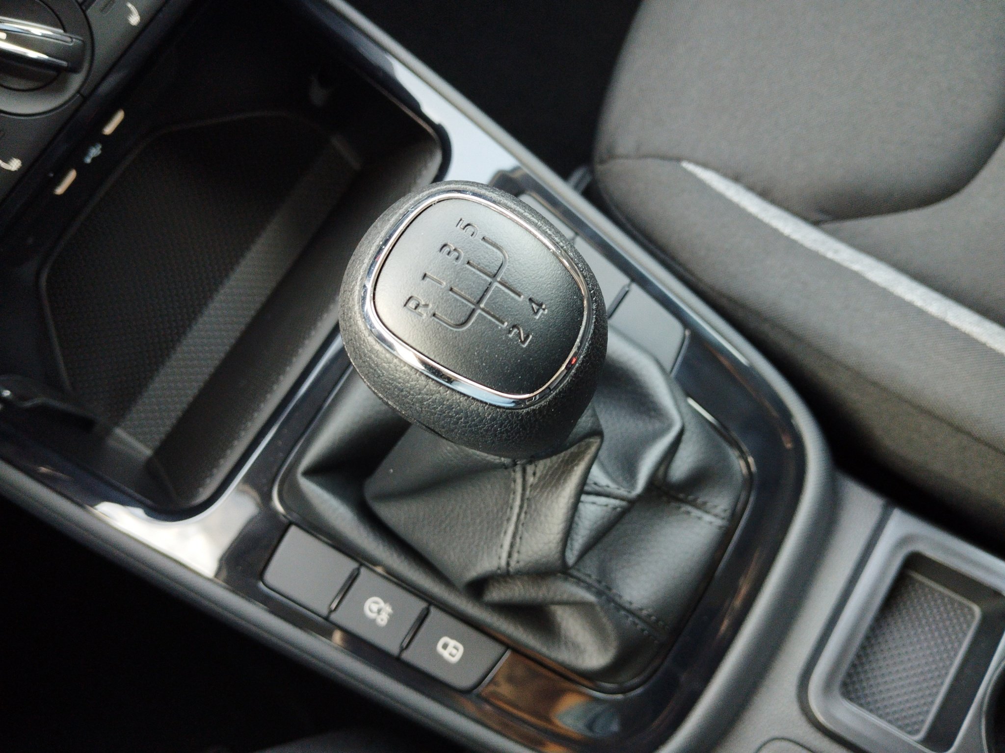 Skoda Fabia 1.0 TSI Essence *LED*LM*PDC*SHZ*SpurH* – Bild 23