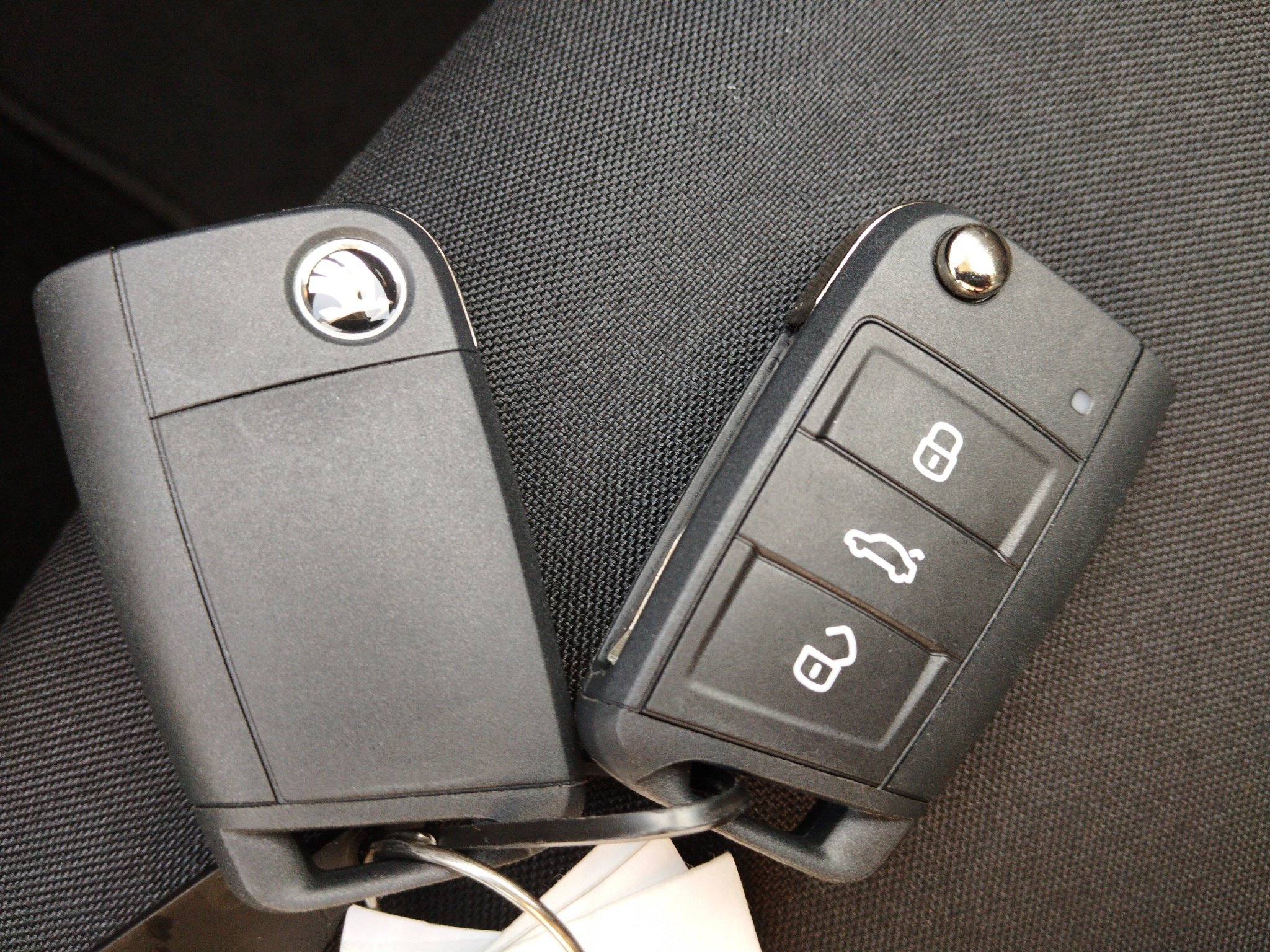 Skoda Fabia 1.0 TSI Essence *LED*LM*PDC*SHZ*SpurH* – Bild 29