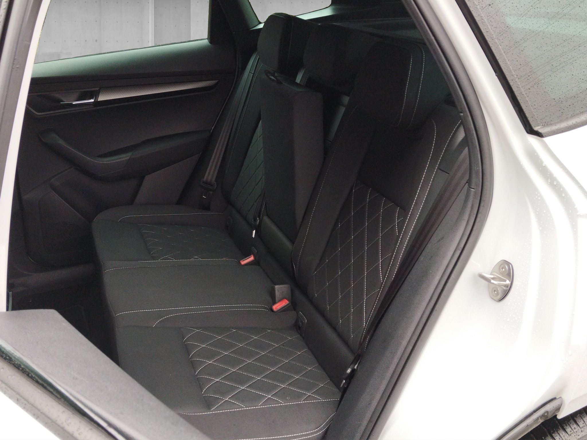 Skoda Karoq 2.0 TSI Sportline 4x4 DSG 4xSHZ*ACC*AHK*LM – Bild 9