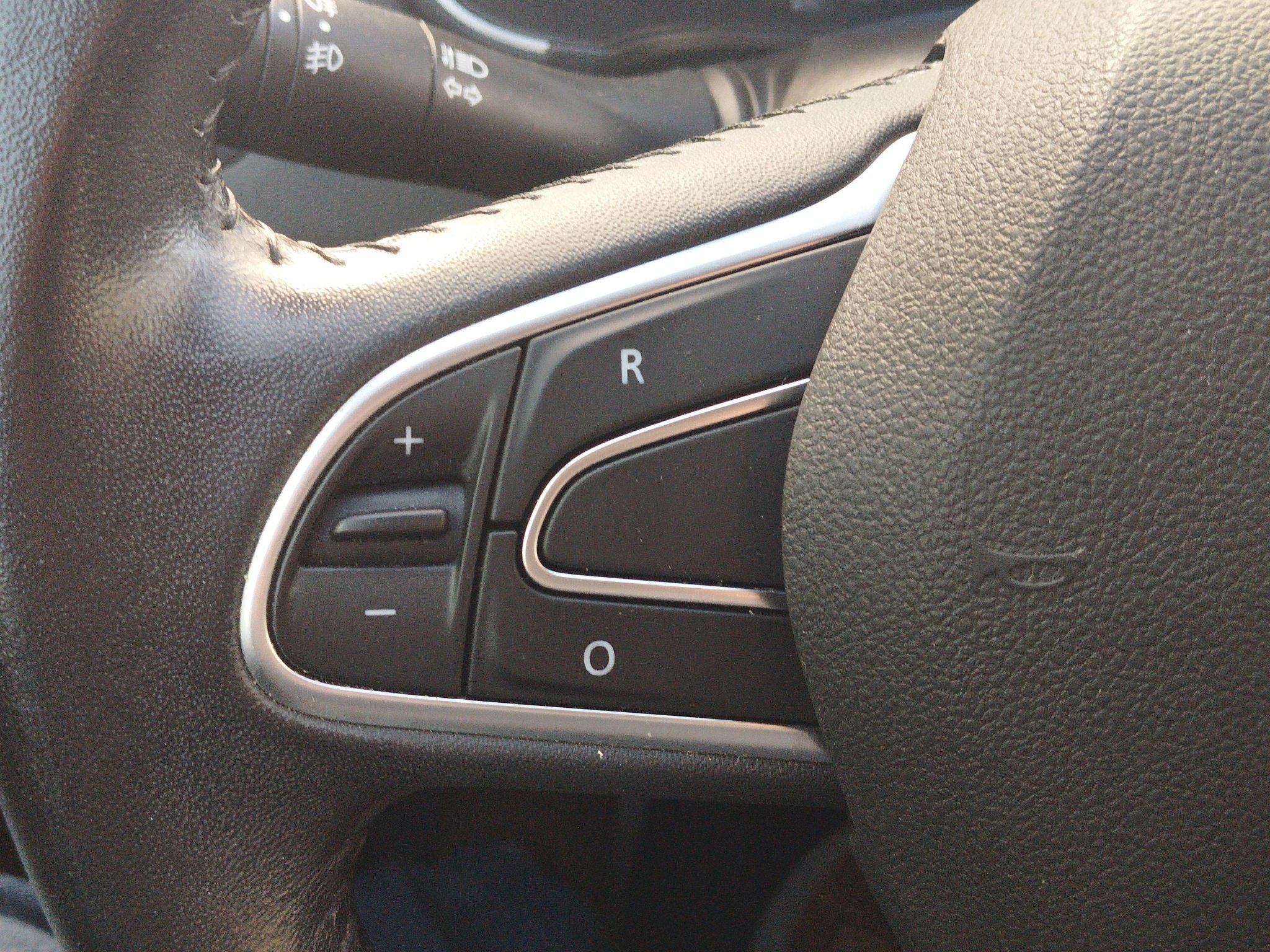 Renault Megane IV 1.2 TCe 130 Energy Intens. *DynLicht*LM – Bild 21