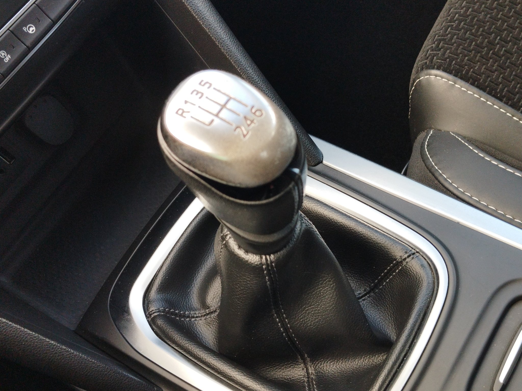 Renault Megane IV 1.2 TCe 130 Energy Intens. *DynLicht*LM – Bild 25