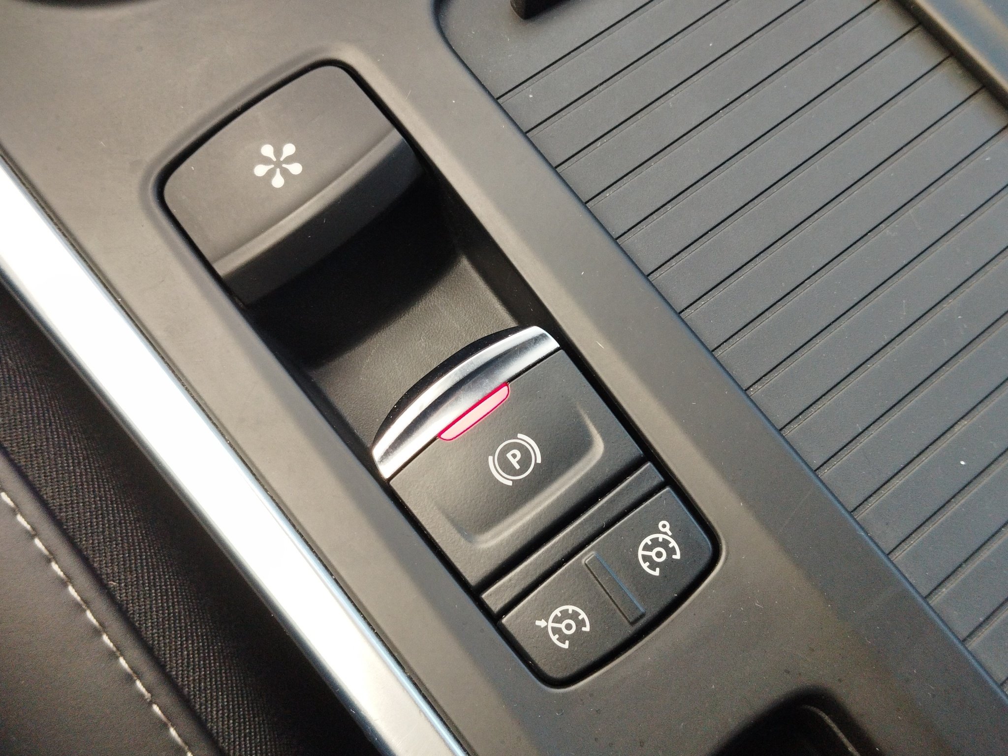 Renault Megane IV 1.2 TCe 130 Energy Intens. *DynLicht*LM – Bild 27