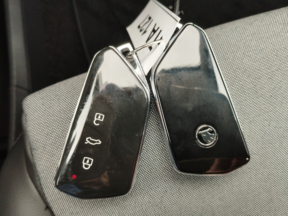 Skoda Enyaq 60 Automatik 4xSHZ*ACC*AHK*AUT*Kam.*KlimaA – Bild 9