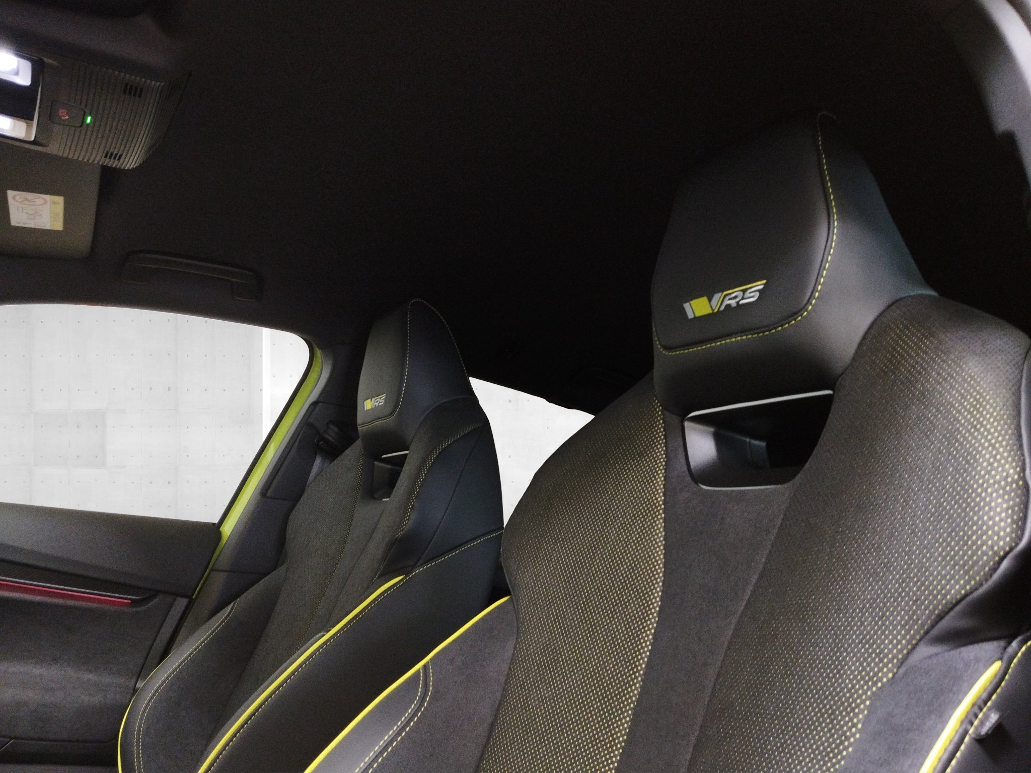 Skoda Elroq RS Automatik 4x4 *360°*4xSHZ*ACC*AHK*AUT*LM – Bild 8