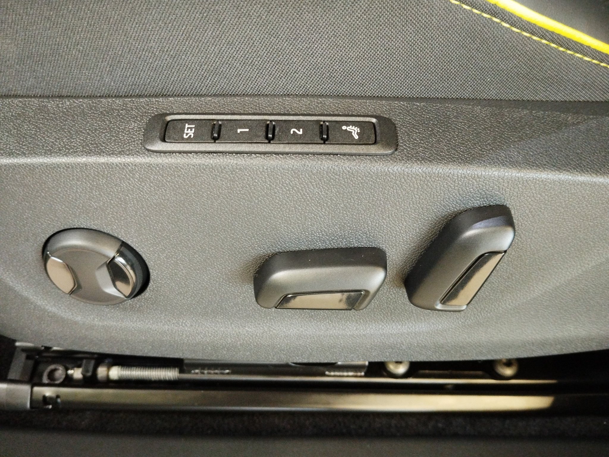 Skoda Elroq RS Automatik 4x4 *360°*4xSHZ*ACC*AHK*AUT*LM – Bild 23