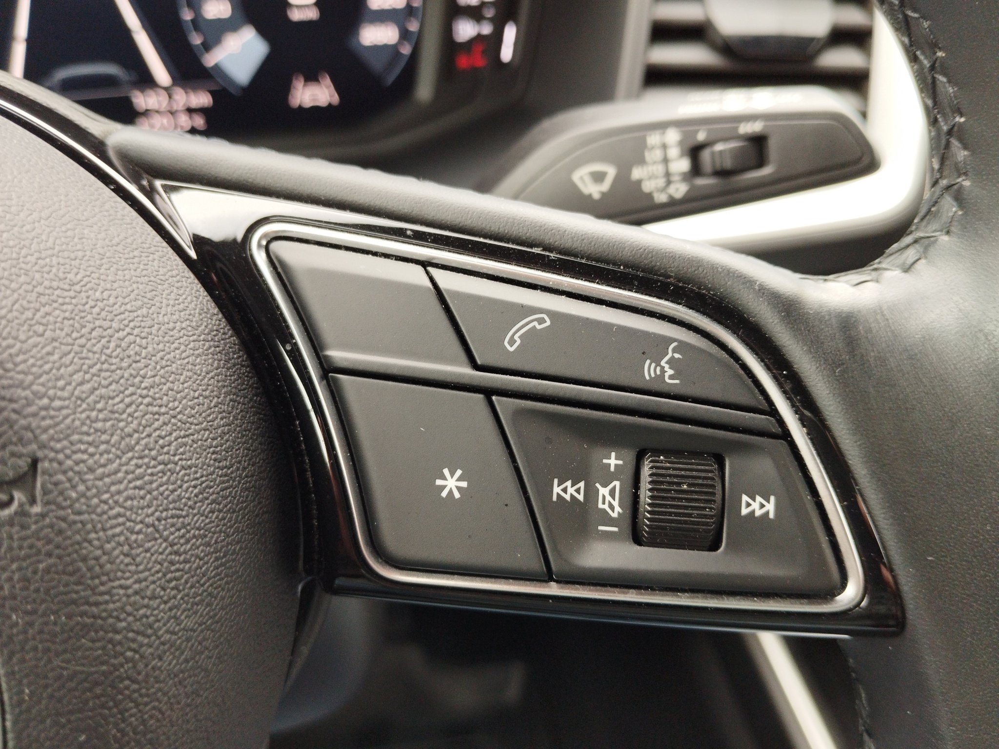 Audi A1 Sportback 1.5 TFSI S line DSG AUT*DynLicht*LM – Bild 23