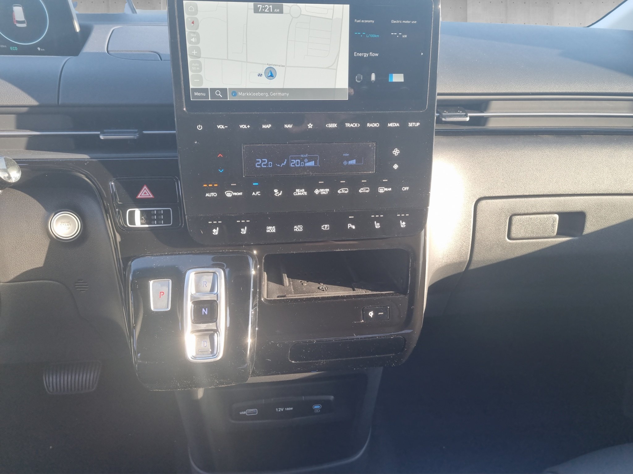 Hyundai STARIA 1.6 T-GDI HEV Prime Aut. *9-Sitzer*ACC*LED* – Bild 13