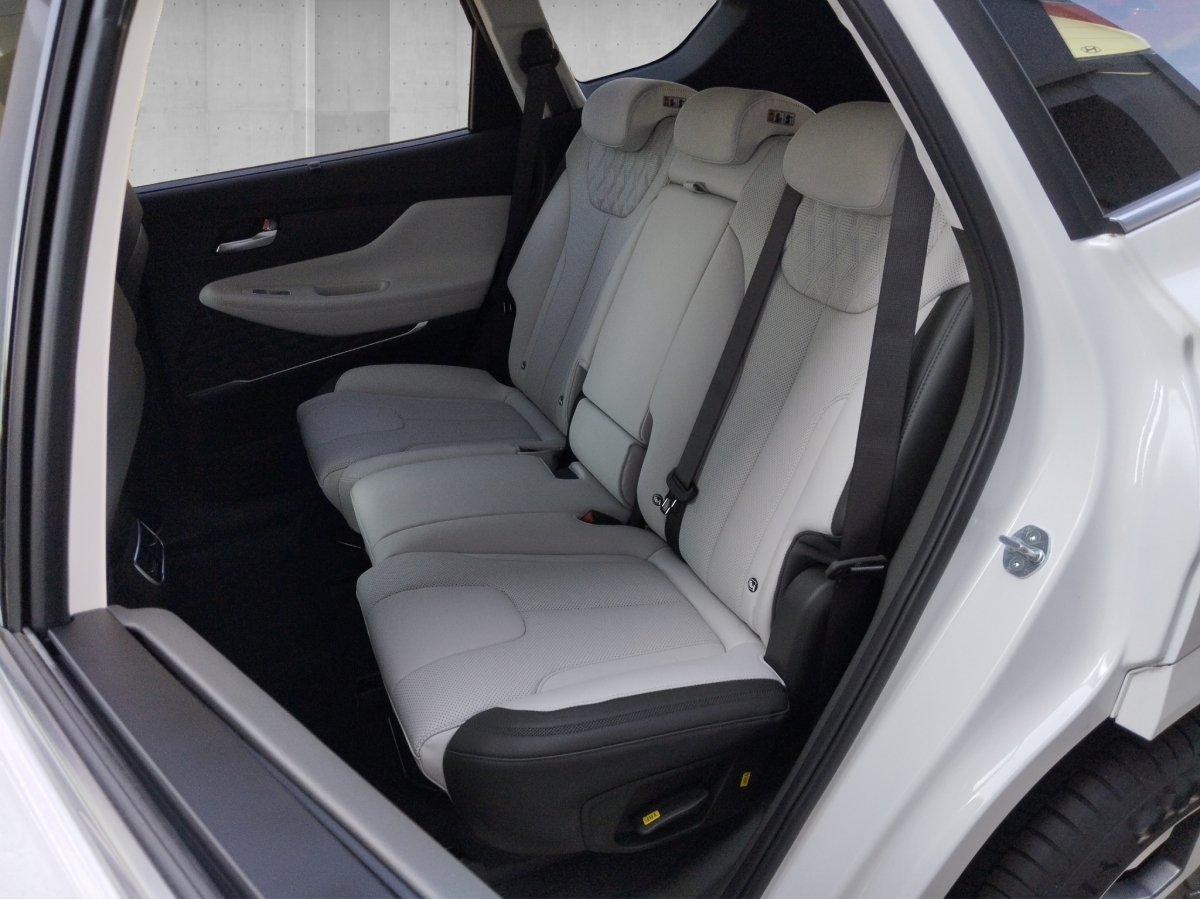 Hyundai Santa Fe 1.6 T-GDI 5-Sitzer Signature 360°*4xSHZ – Bild 11