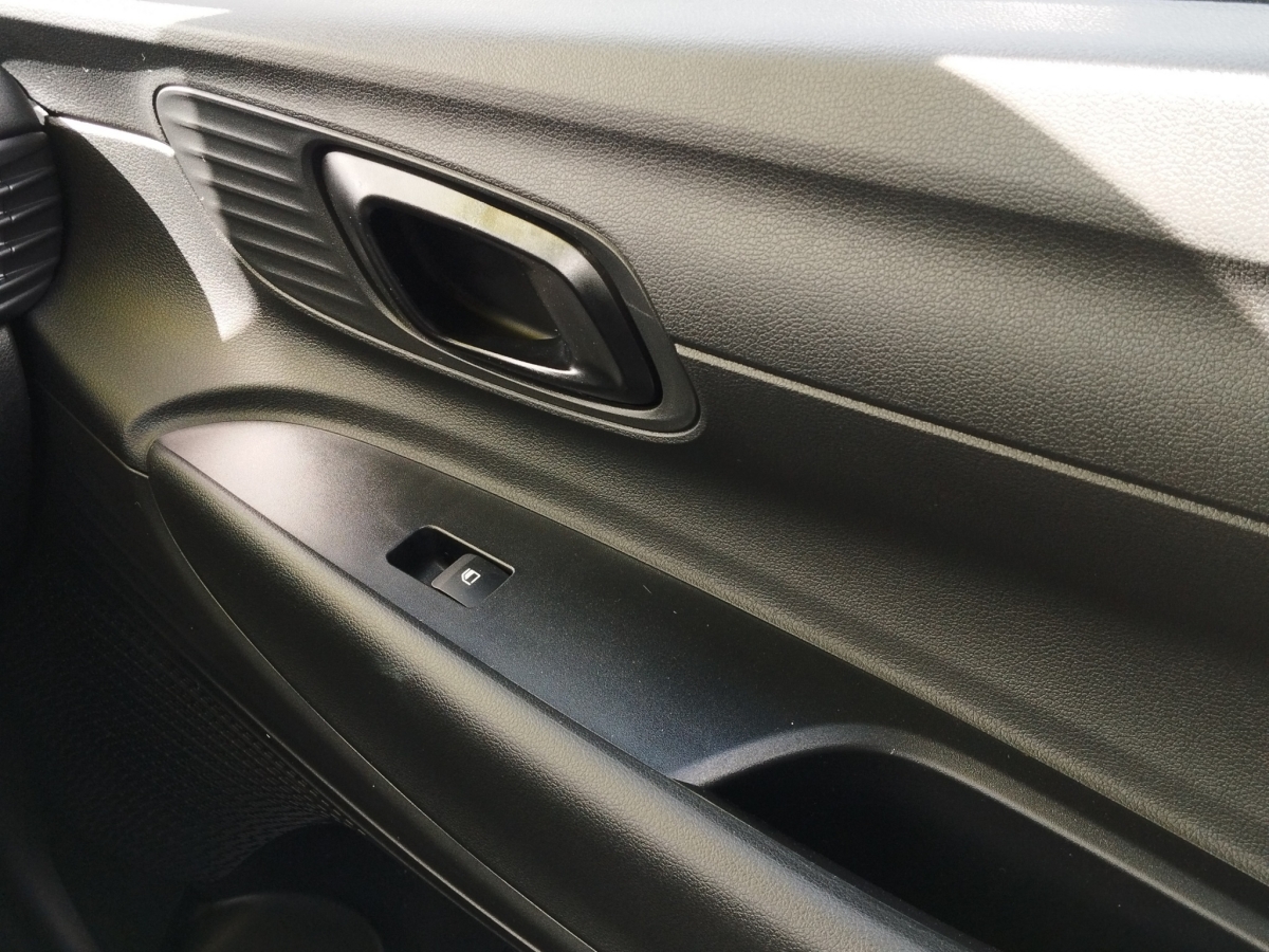 Hyundai i20 FL 1.2 Select – Bild 18