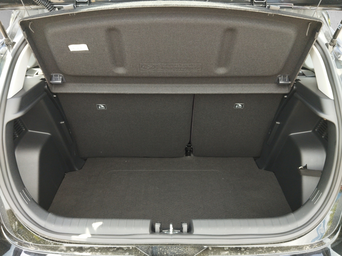 Hyundai i20 FL 1.2 Select – Bild 19