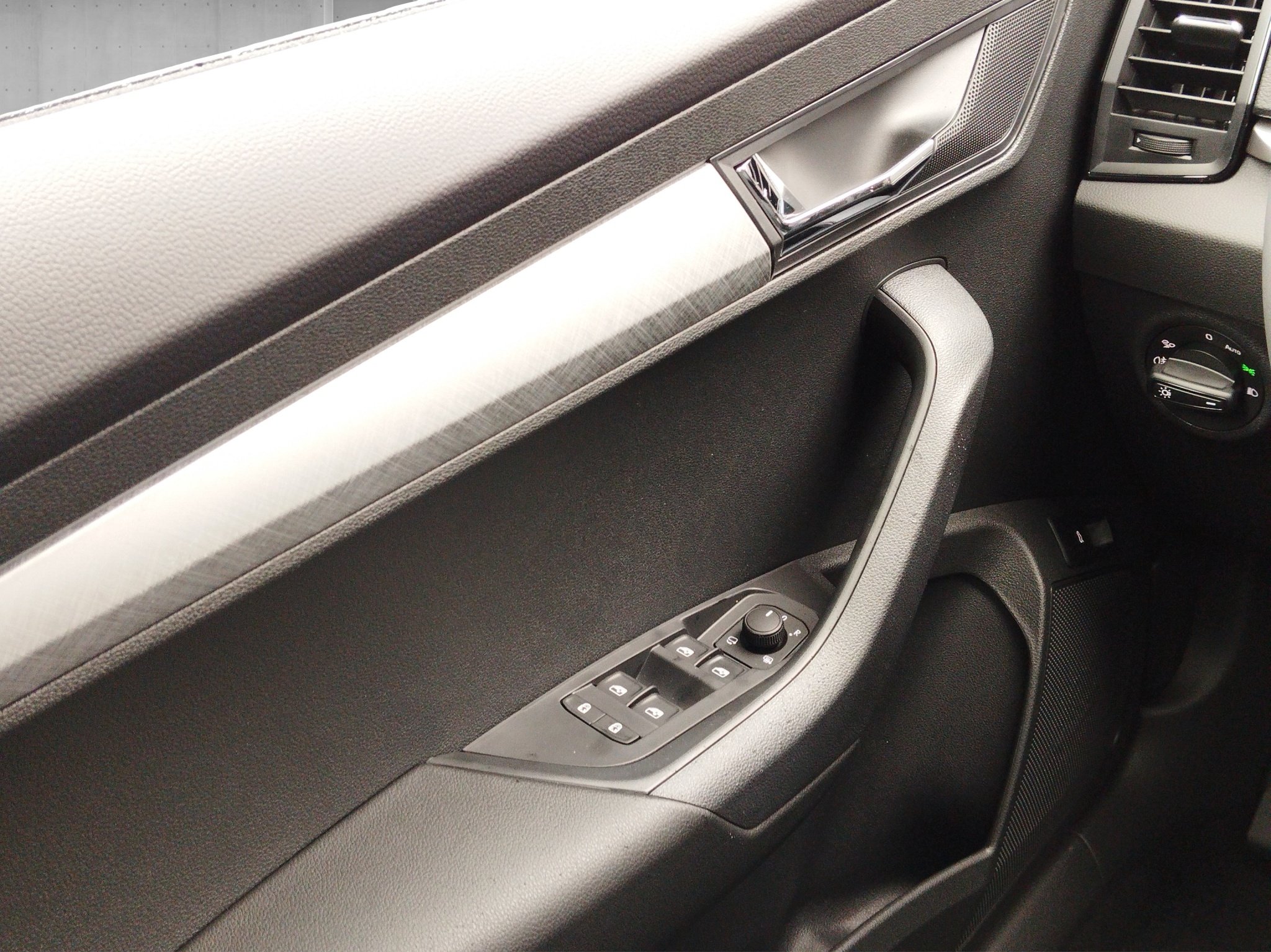 Skoda Karoq 1.5 TSI Tour DSG *ACC*AHK*AUT*Fernlichtass. – Bild 12