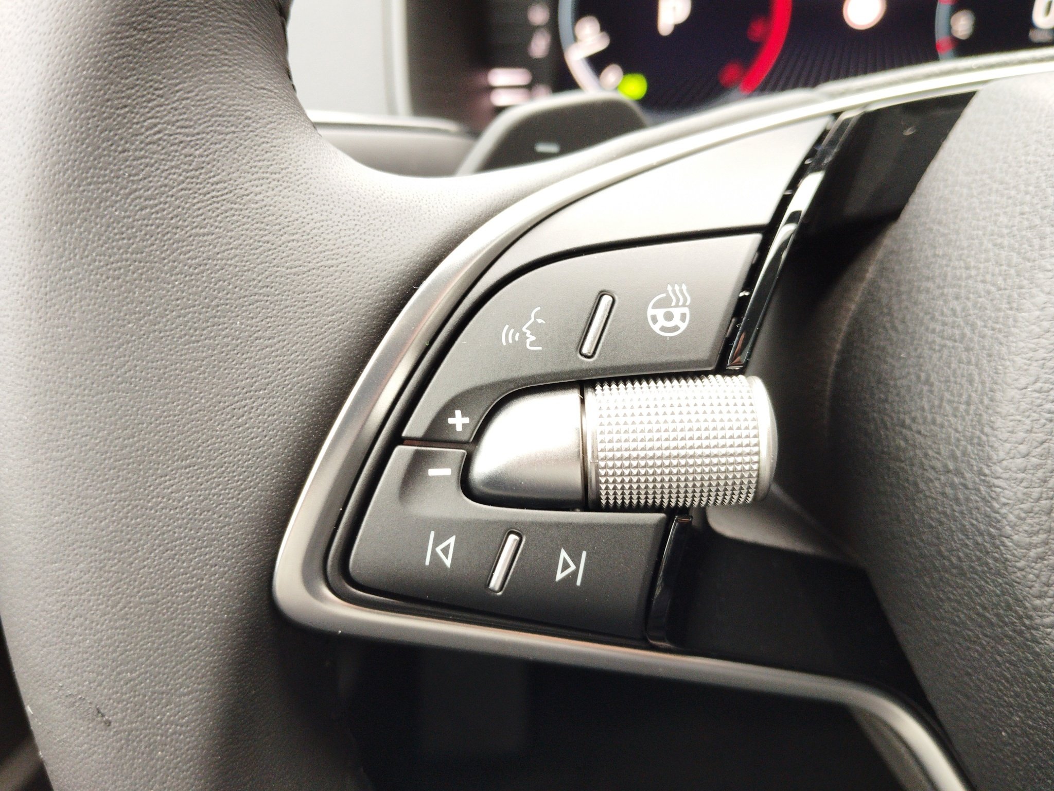 Skoda Karoq 1.5 TSI Tour DSG *ACC*AHK*AUT*Fernlichtass. – Bild 23