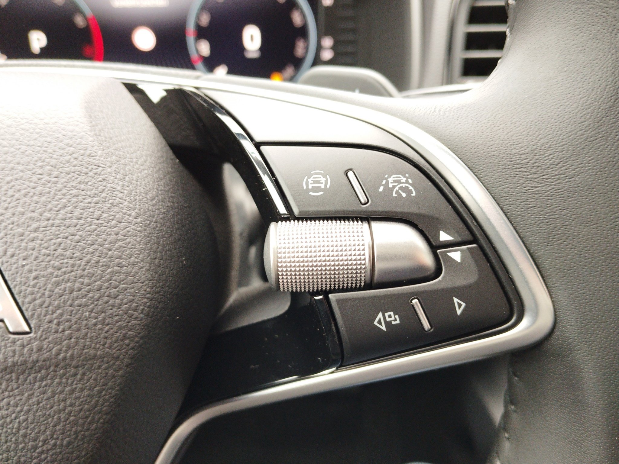 Skoda Karoq 1.5 TSI Tour DSG *ACC*AHK*AUT*Fernlichtass. – Bild 24