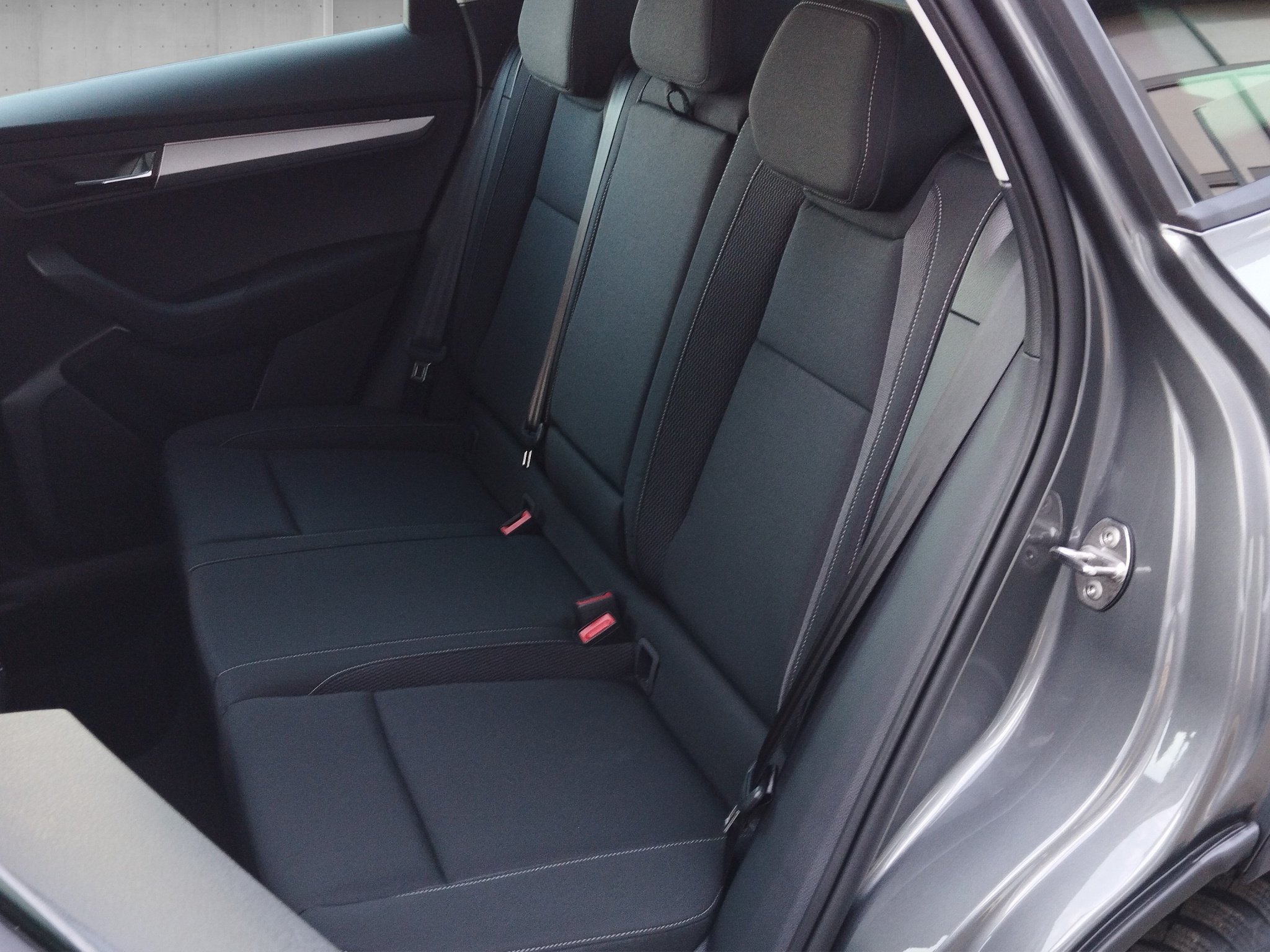 Skoda Karoq 1.5 TSI Tour ACC*AHK*Facelift*KeyLess*LED – Bild 9