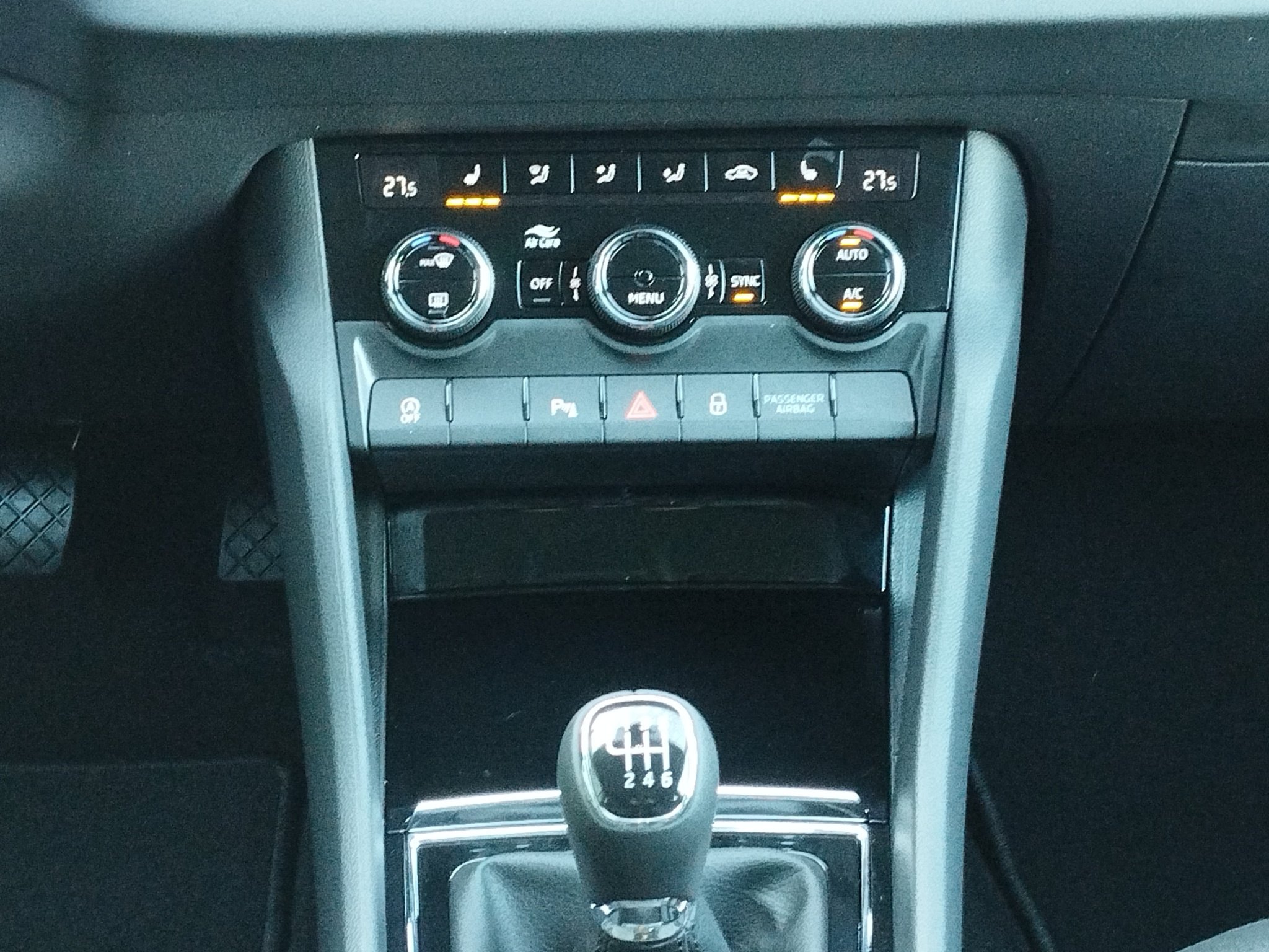 Skoda Karoq 1.5 TSI Tour ACC*AHK*Facelift*KeyLess*LED – Bild 14