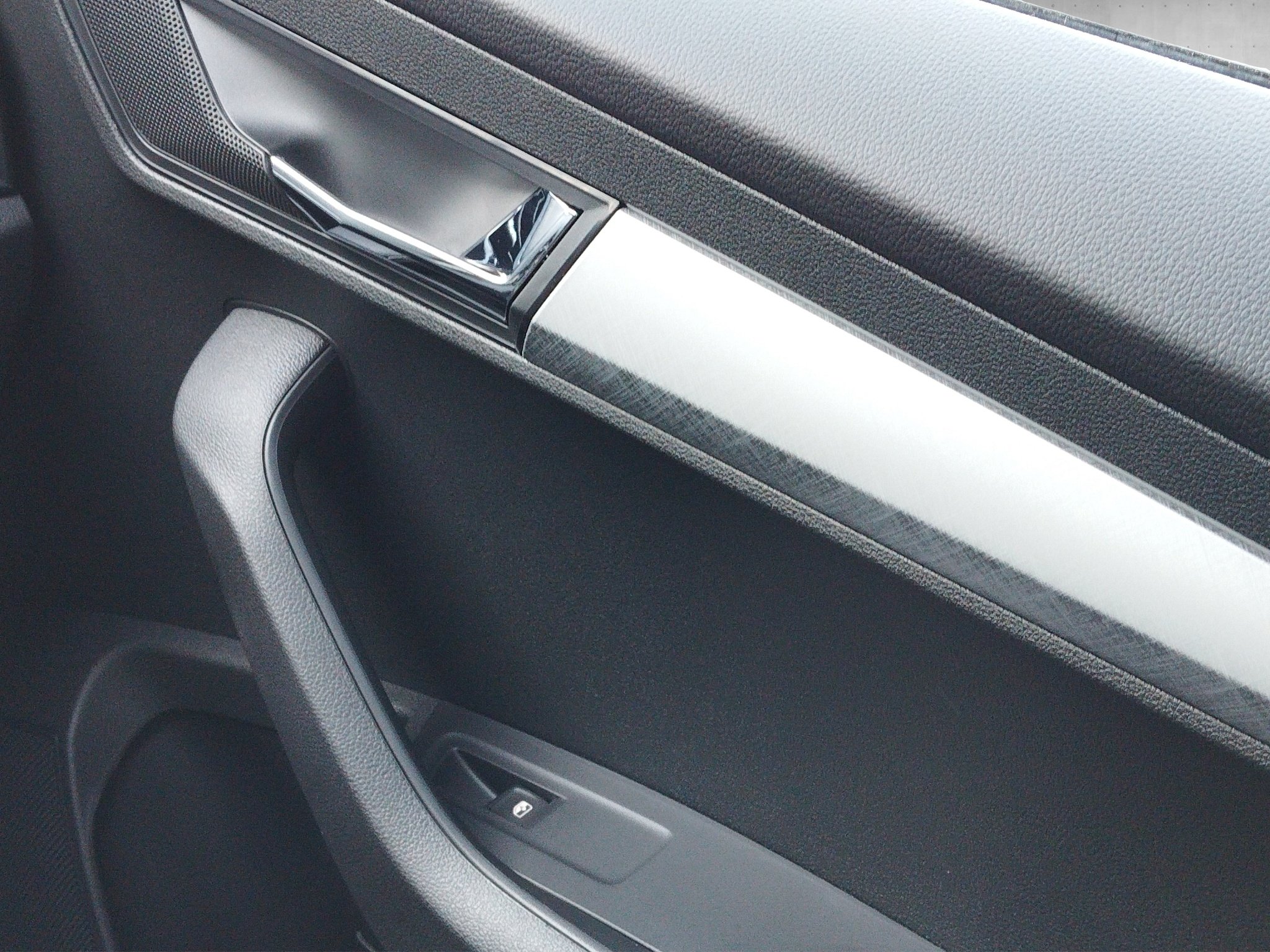 Skoda Karoq 1.5 TSI Tour ACC*AHK*Facelift*KeyLess*LED – Bild 16