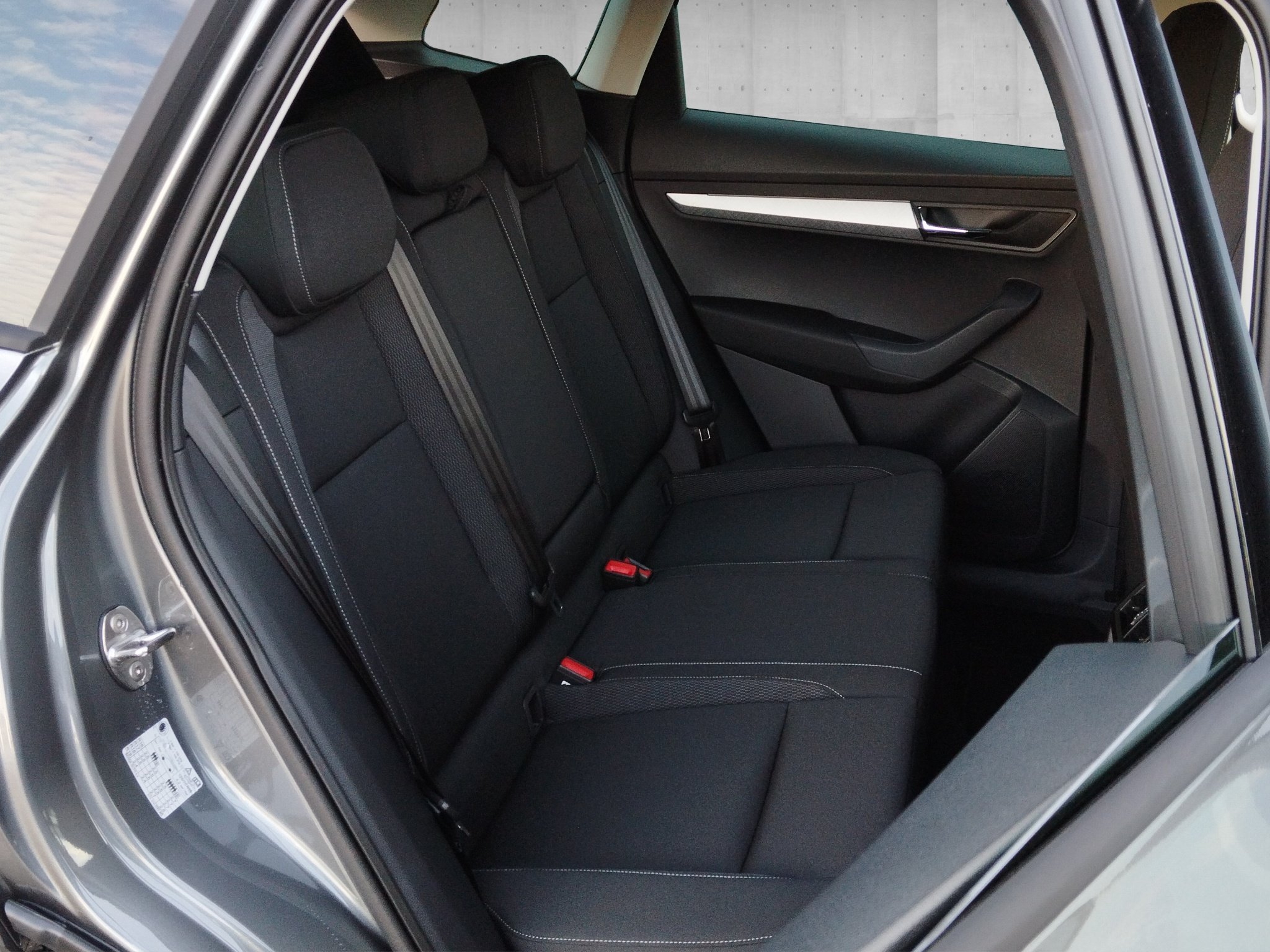 Skoda Karoq 1.5 TSI Tour ACC*AHK*Facelift*KeyLess*LED – Bild 18