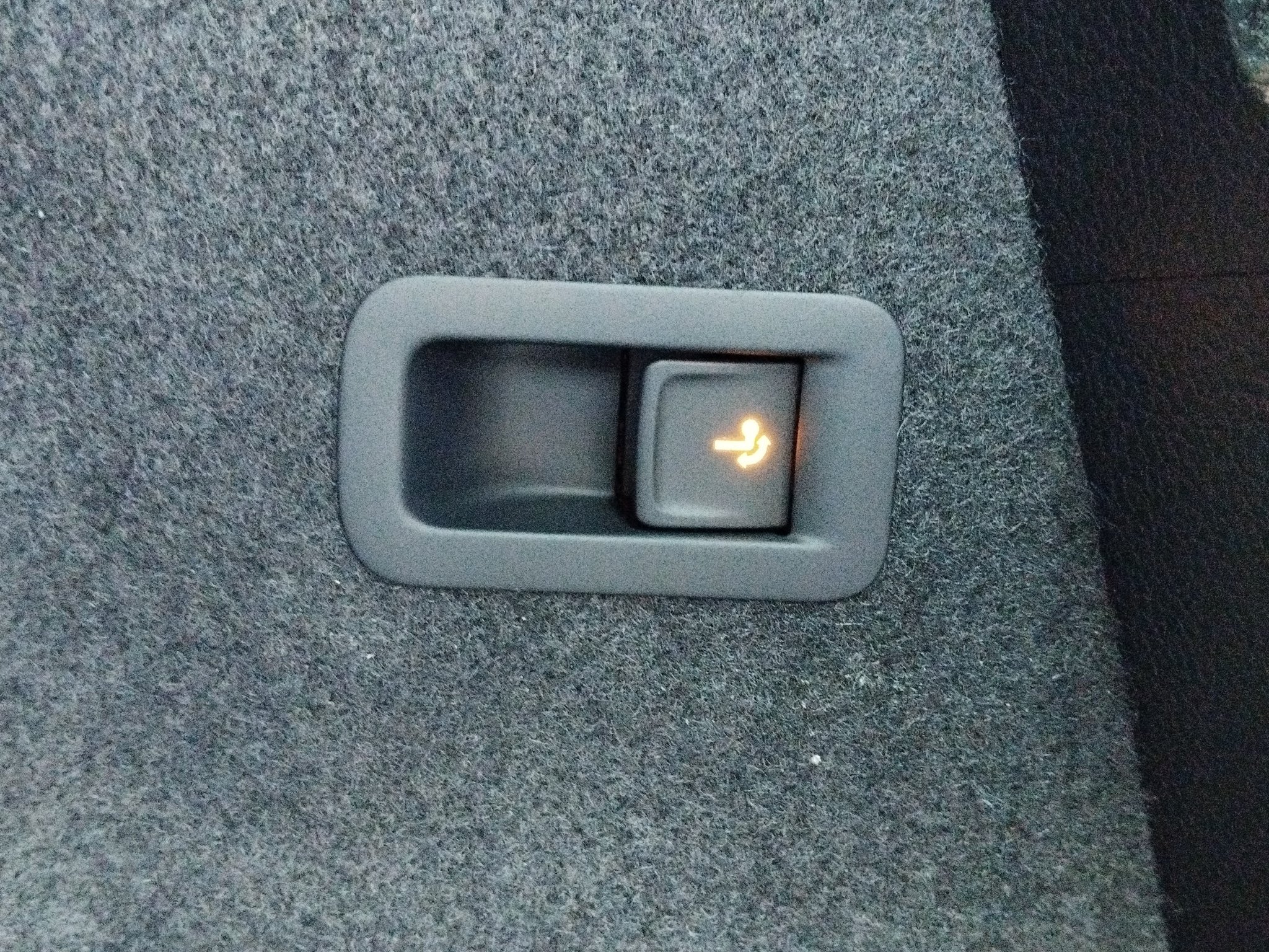 Skoda Karoq 1.5 TSI Tour ACC*AHK*Facelift*KeyLess*LED – Bild 21