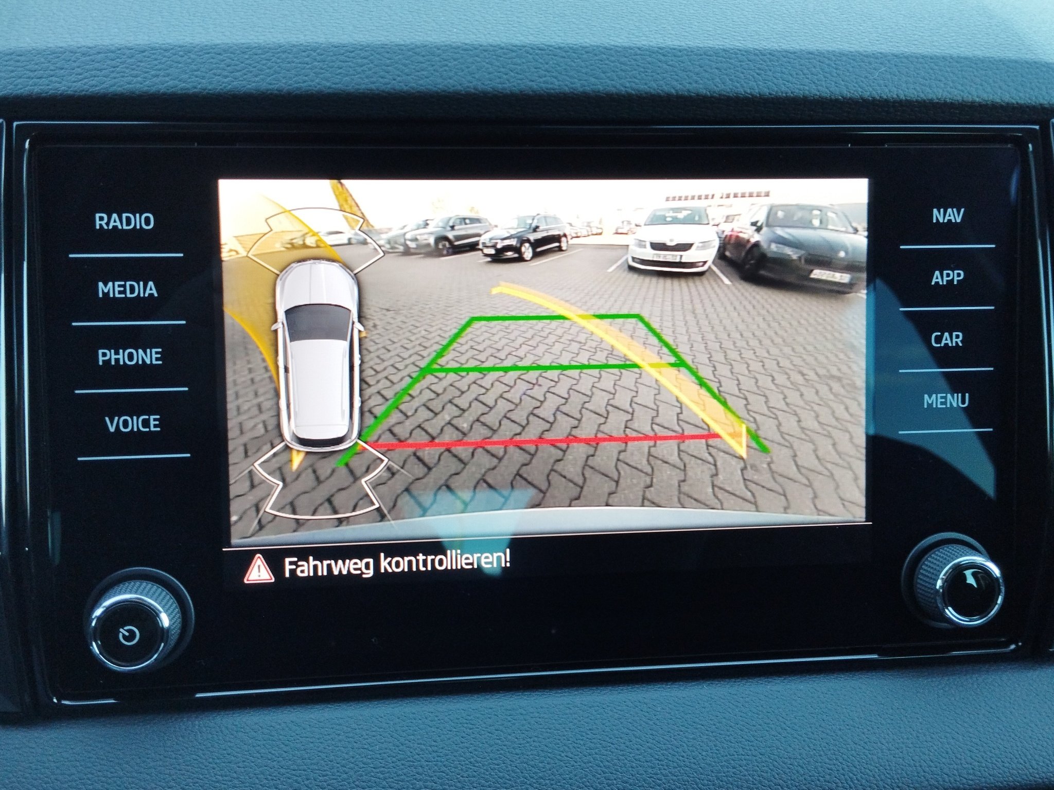 Skoda Karoq 1.5 TSI Tour ACC*AHK*Facelift*KeyLess*LED – Bild 26