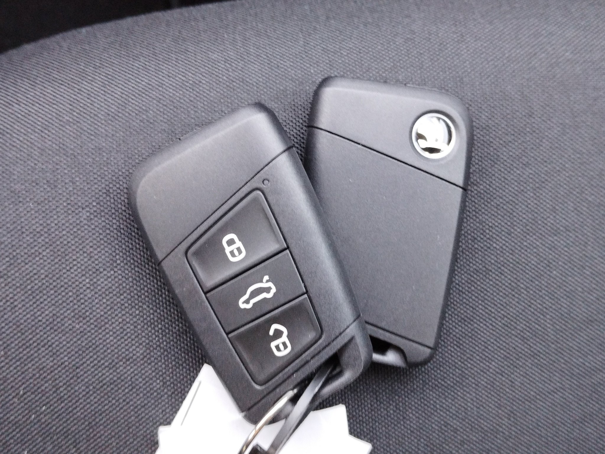 Skoda Karoq 1.5 TSI Tour ACC*AHK*Facelift*KeyLess*LED – Bild 29