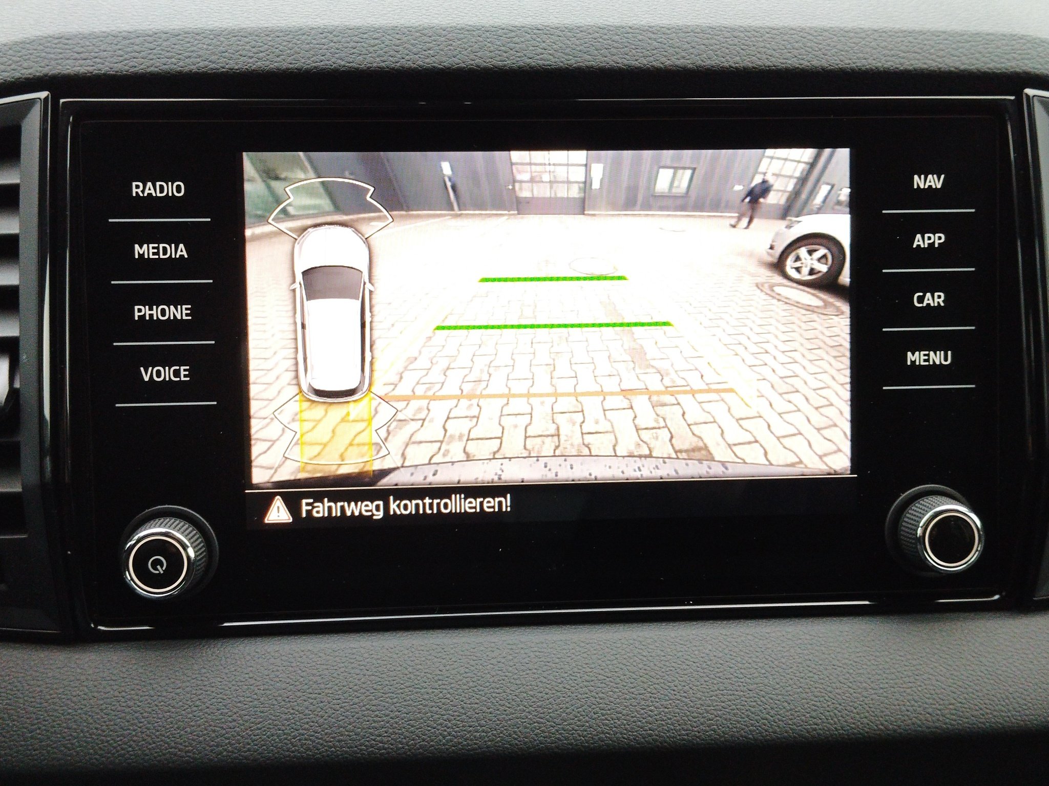 Skoda Karoq 1.5 TSI Drive ACC*AHK*KlimaA*LED*Navi*PDC – Bild 25