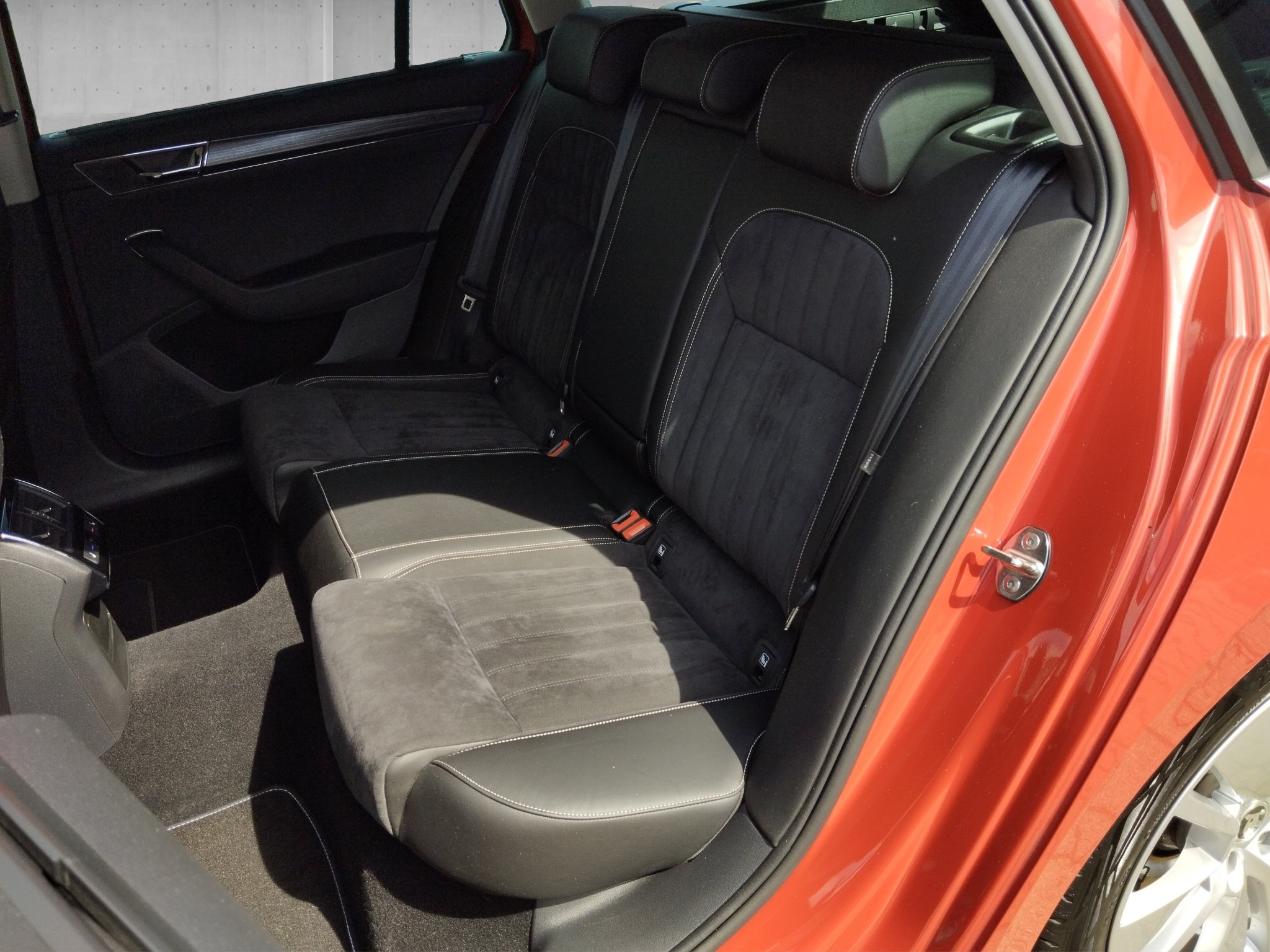 Skoda Superb Combi 2.0 TSI Style 4x4 DSG 360°*4xSHZ*LM – Bild 9