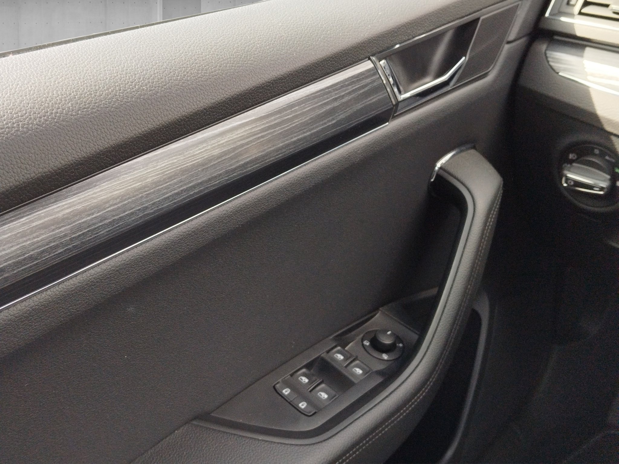 Skoda Superb Combi 2.0 TSI Style 4x4 DSG 360°*4xSHZ*LM – Bild 12