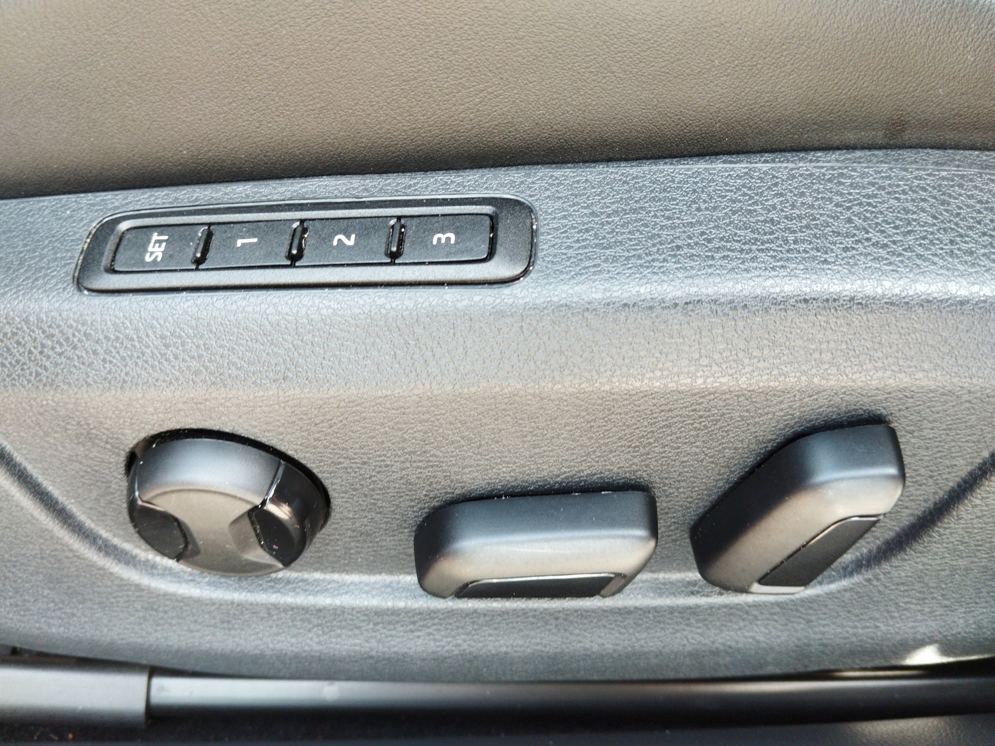 Skoda Superb Combi 2.0 TSI Style 4x4 DSG 360°*4xSHZ*LM – Bild 23