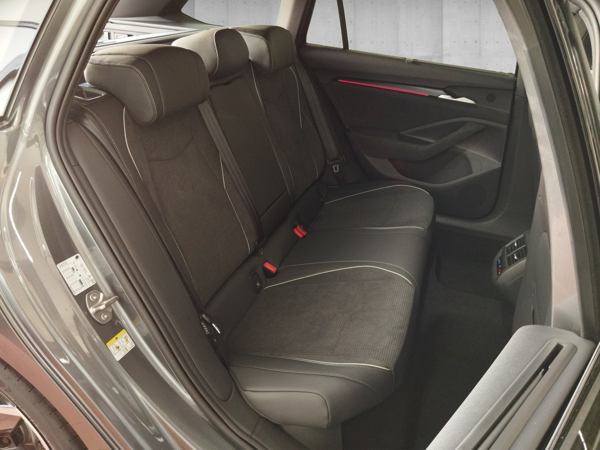 Skoda Superb Combi 2.0 TDI Sportline DSG *4xSHZ*ACC*AHK – Bild 18