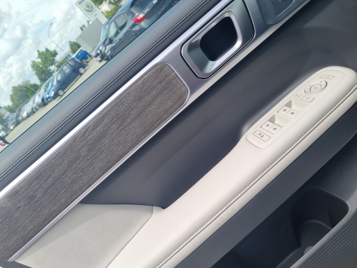 Hyundai SANTA FE 1.6 T-GDi PHEV Signature Aut. 4WD *2xKlima – Bild 11