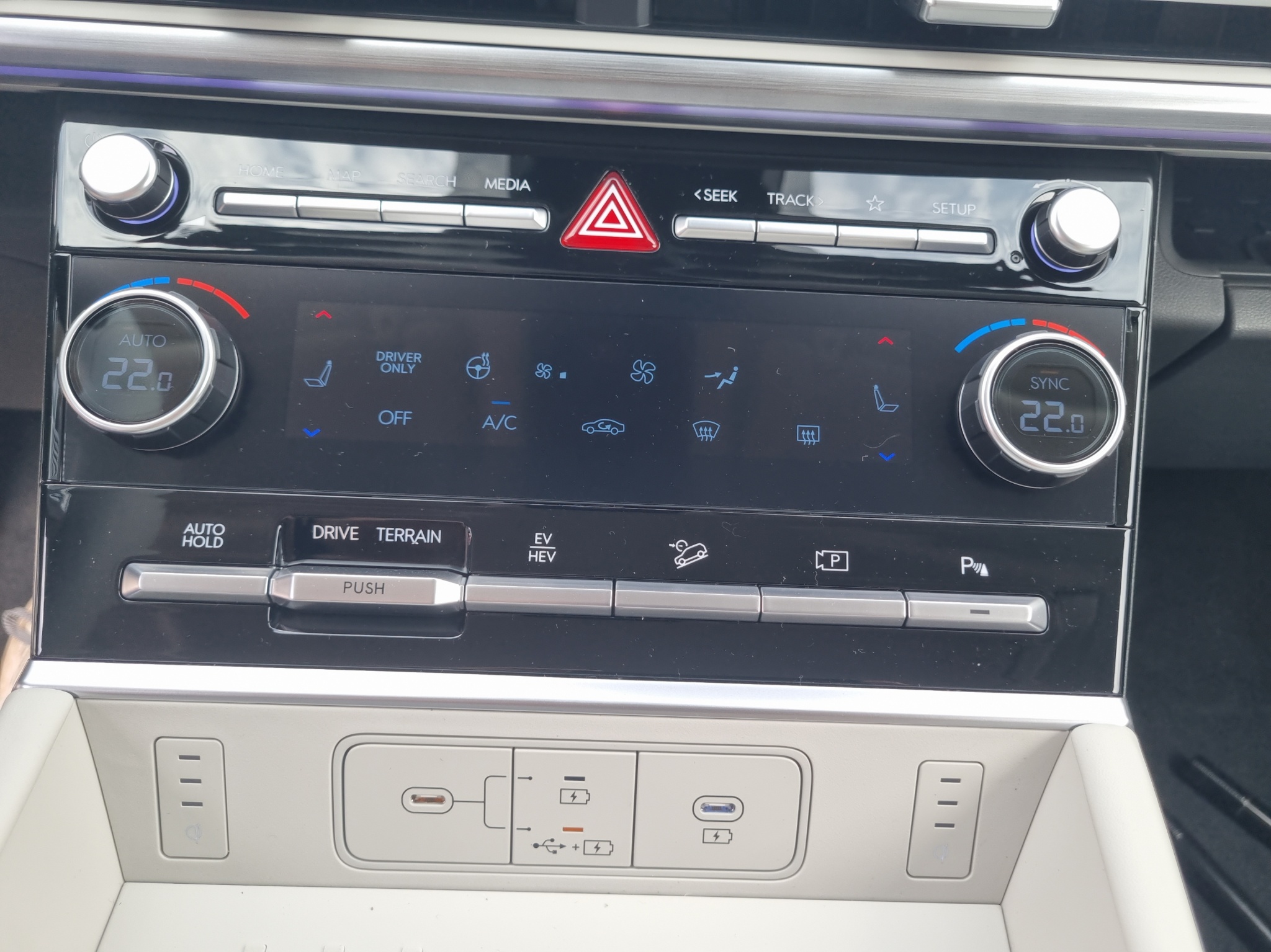 Hyundai SANTA FE 1.6 T-GDi PHEV Signature Aut. 4WD *2xKlima – Bild 13