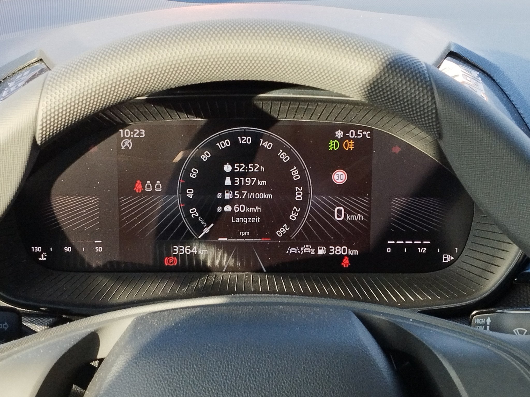 Skoda Fabia 1.0 TSI Essence *LED*LM*PDC*SHZ*FH*DAB* – Bild 11