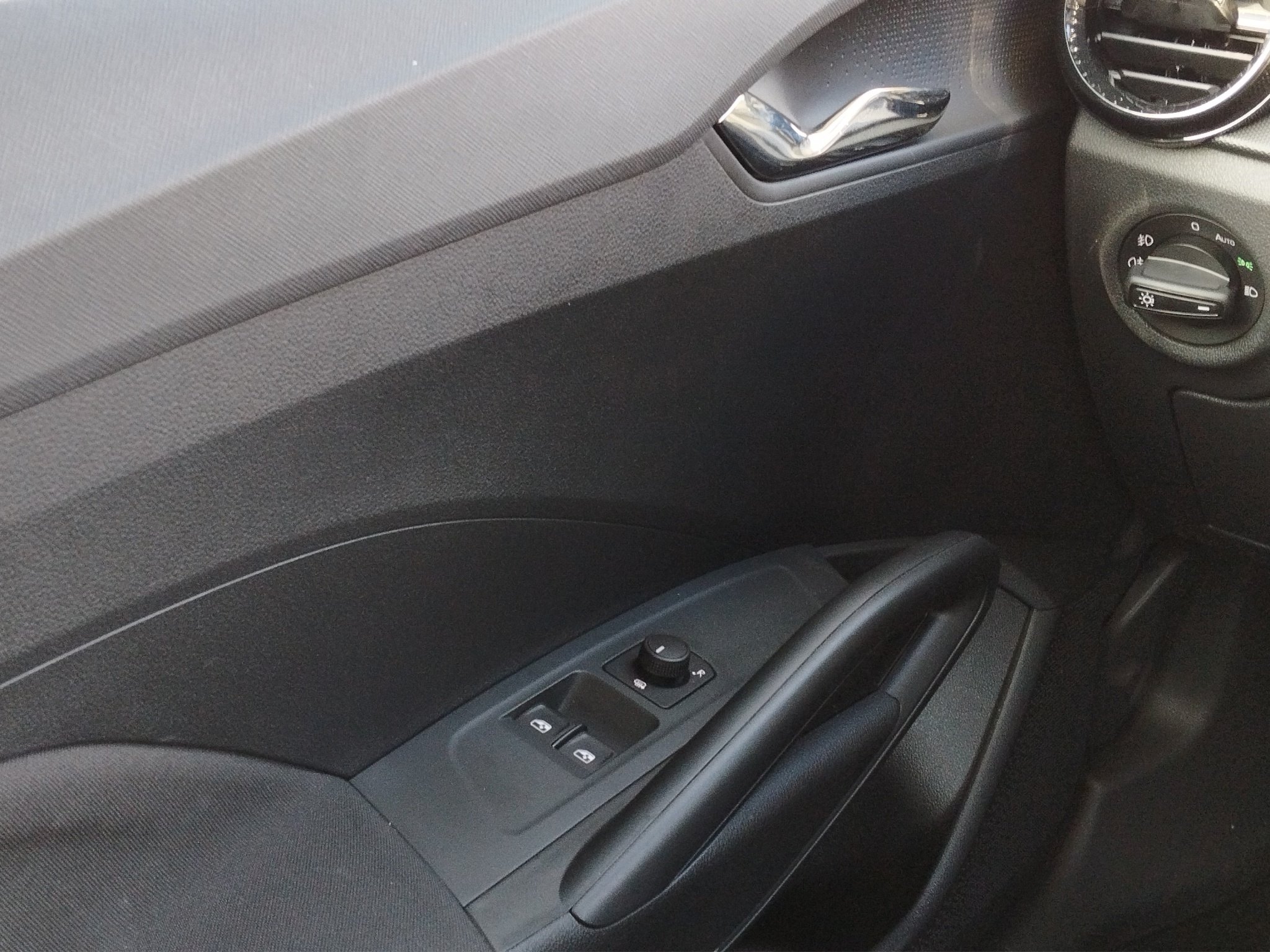 Skoda Fabia 1.0 TSI Essence *LED*LM*PDC*SHZ*FH*DAB* – Bild 12