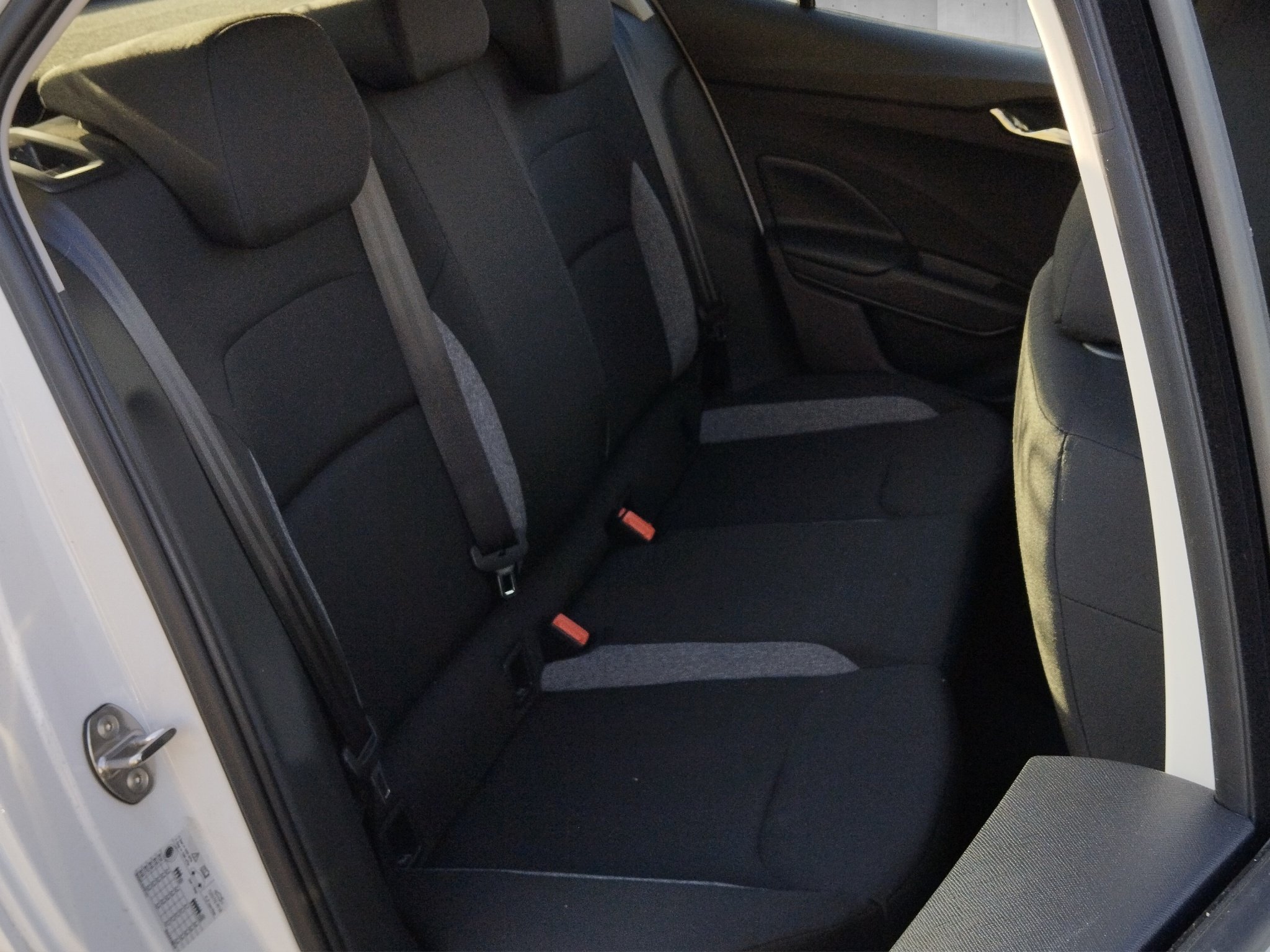 Skoda Fabia 1.0 TSI Essence *LED*LM*PDC*SHZ*FH*DAB* – Bild 18