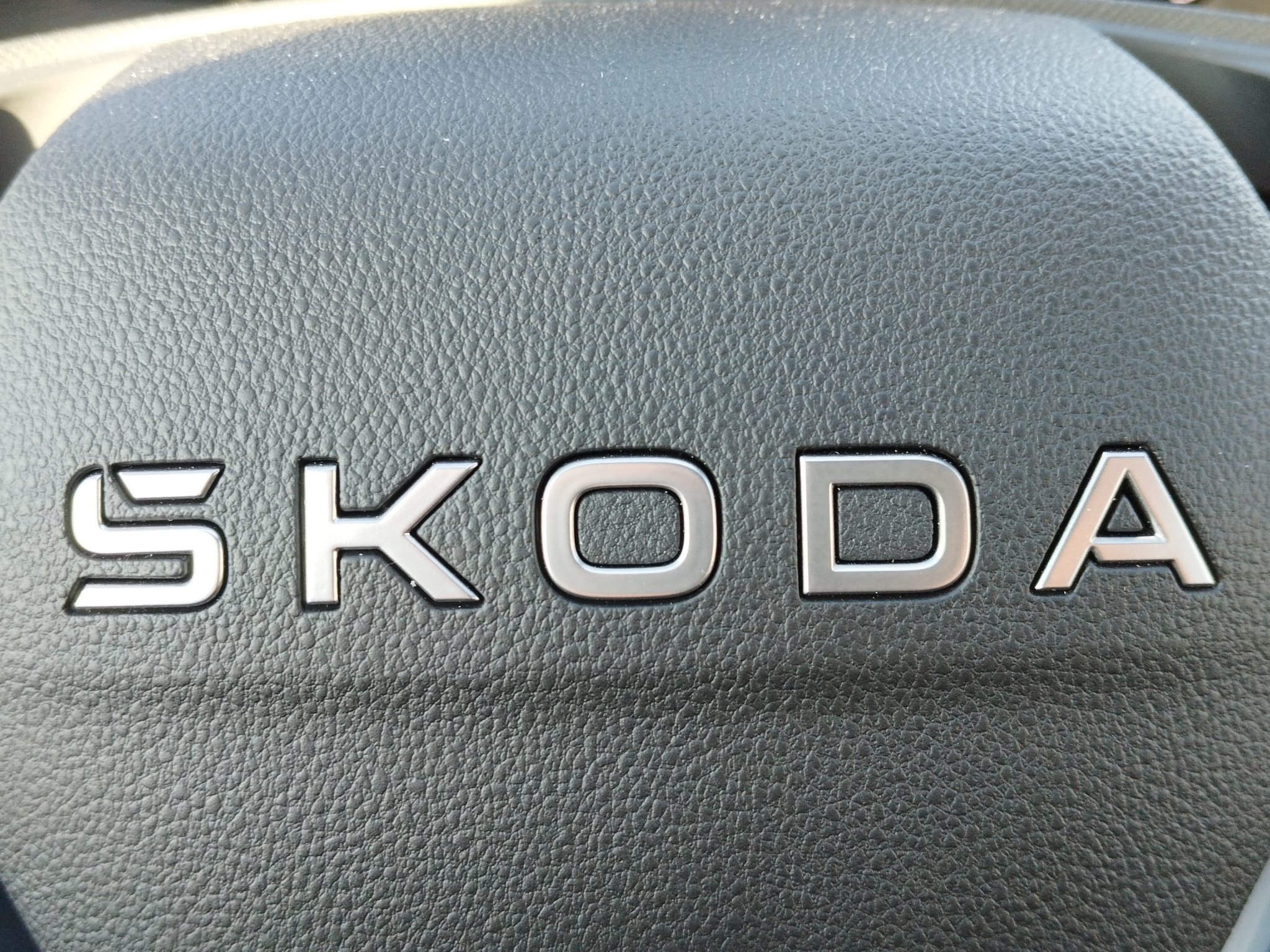 Skoda Fabia 1.0 TSI Essence *LED*LM*PDC*SHZ*FH*DAB* – Bild 28