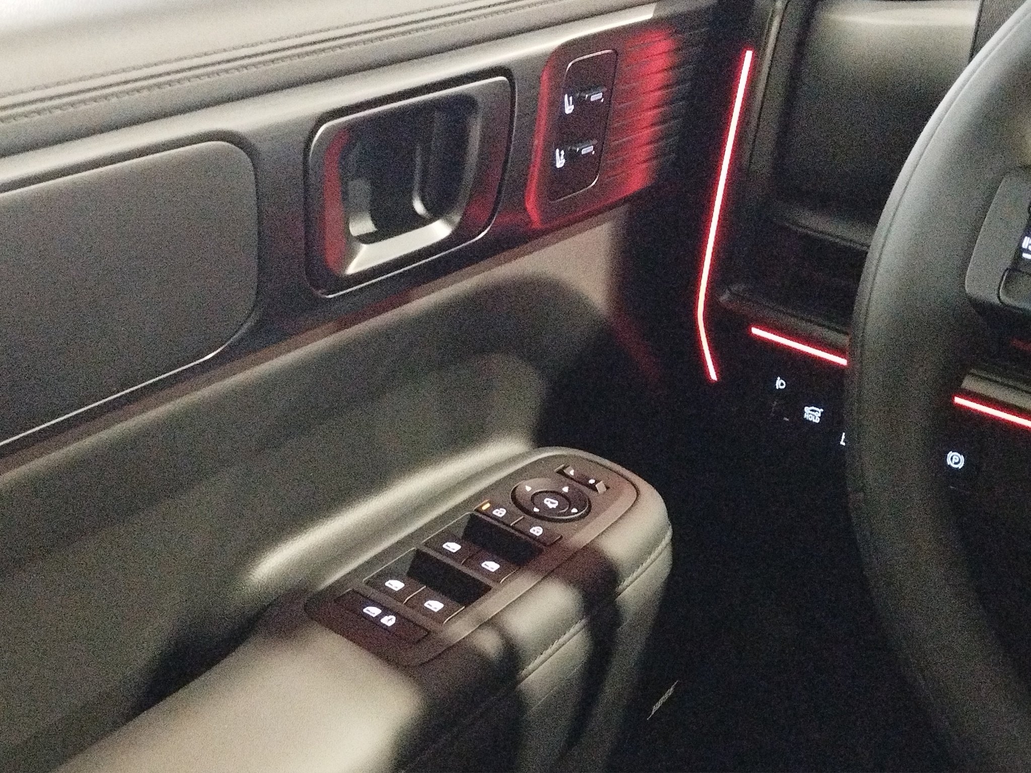 Hyundai SANTA FE 1.6 T-GDi PHEV Blackline Aut. 4WD 360°*LM – Bild 12