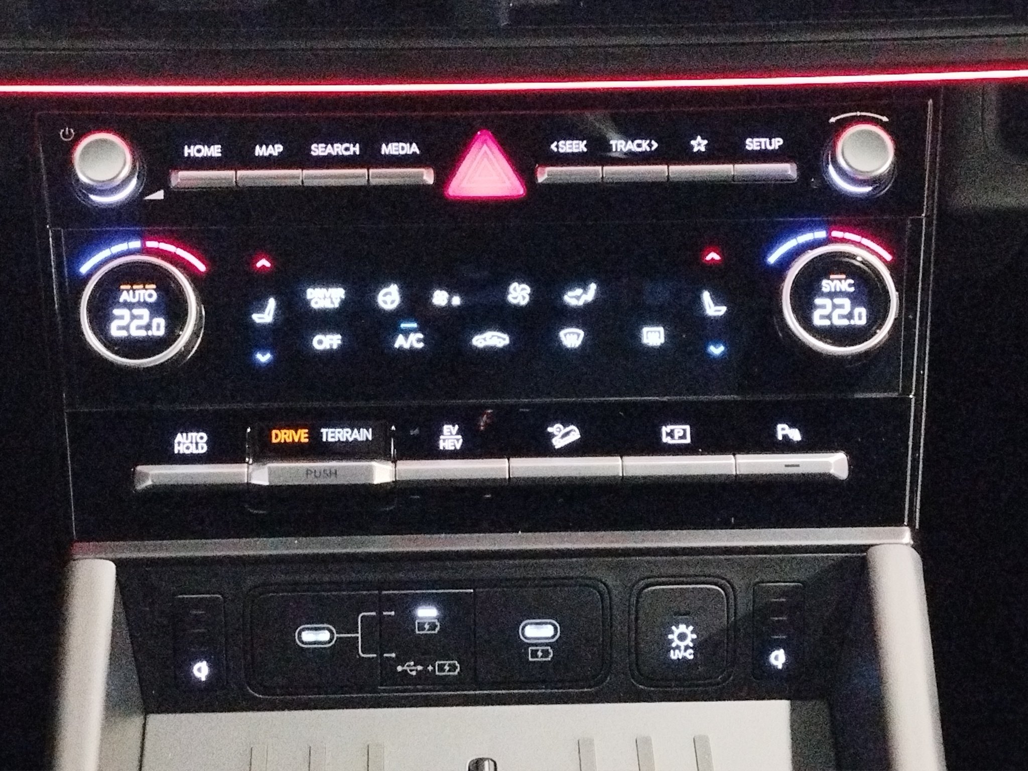 Hyundai SANTA FE 1.6 T-GDi PHEV Blackline Aut. 4WD 360°*LM – Bild 14