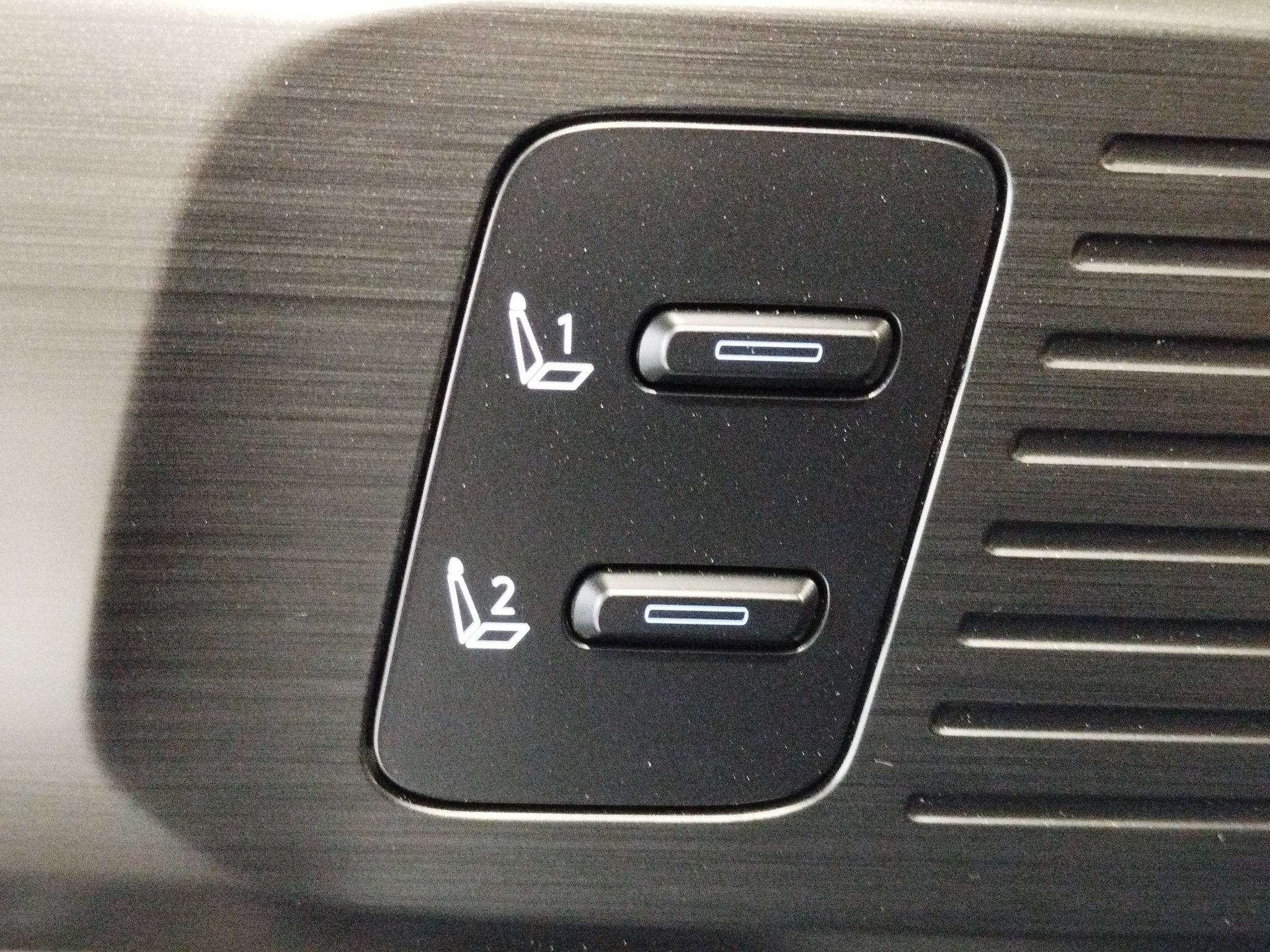 Hyundai SANTA FE 1.6 T-GDi PHEV Blackline Aut. 4WD 360°*LM – Bild 23