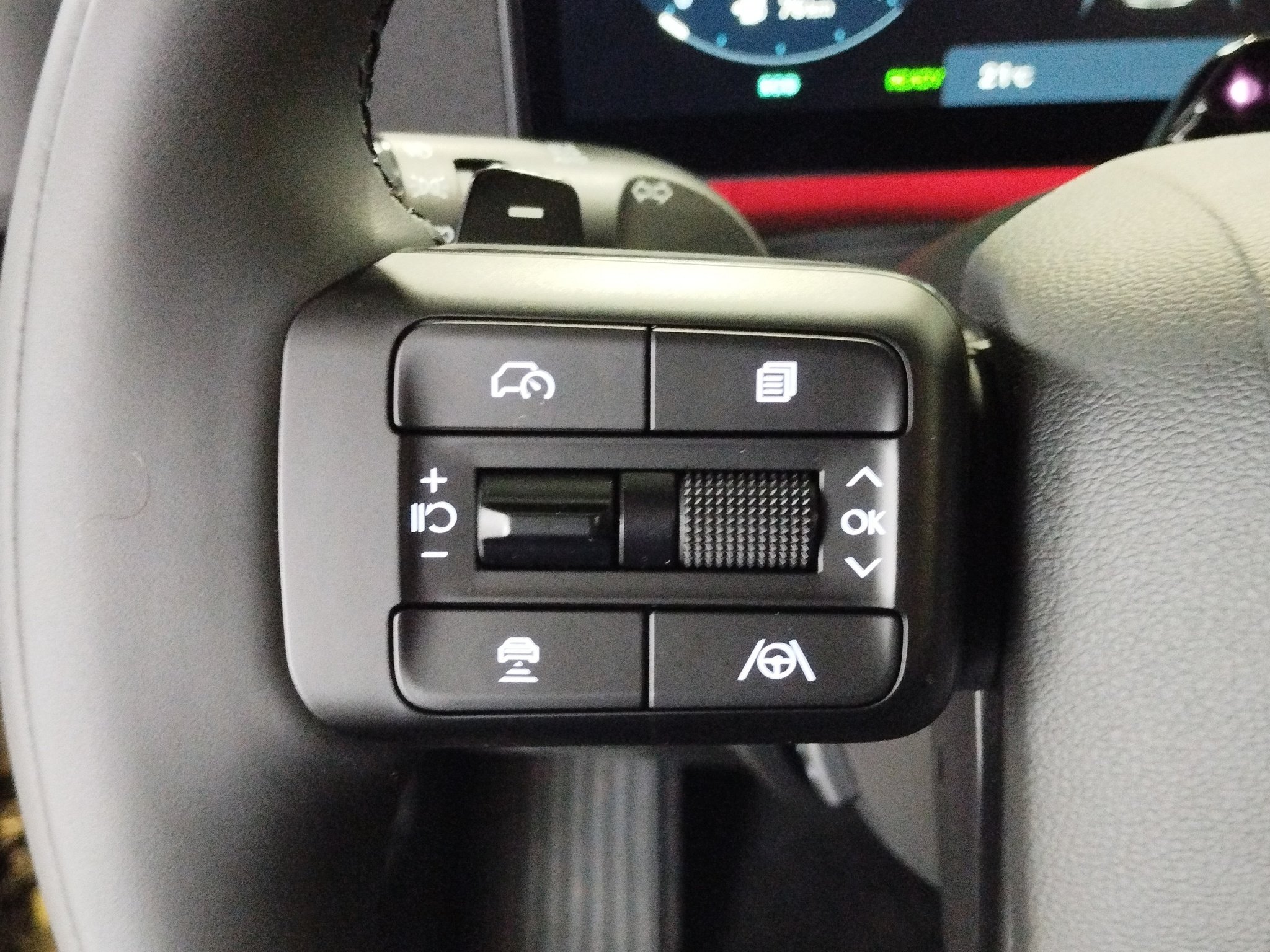 Hyundai SANTA FE 1.6 T-GDi PHEV Blackline Aut. 4WD 360°*LM – Bild 25