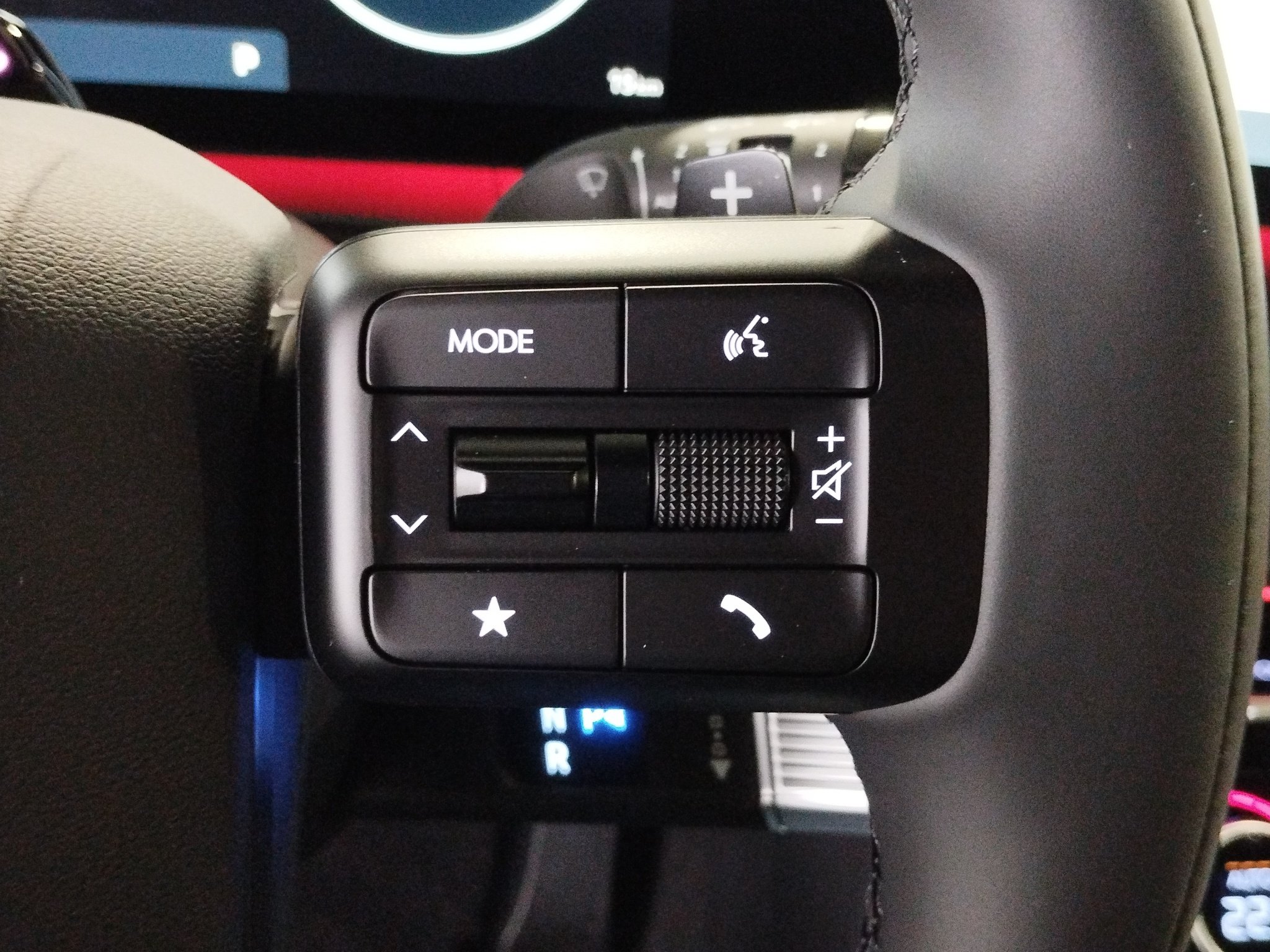 Hyundai SANTA FE 1.6 T-GDi PHEV Blackline Aut. 4WD 360°*LM – Bild 26